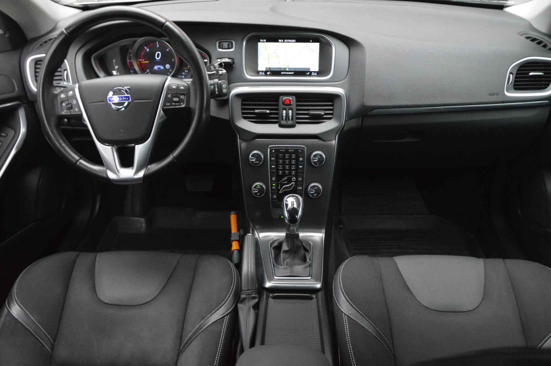 Volvo V40 D3 Automaat Momentum | Adaptive Cruise | Trekhaak | Standkachel | BLIS | Stoelverwarming | Lane assist | - 7/18