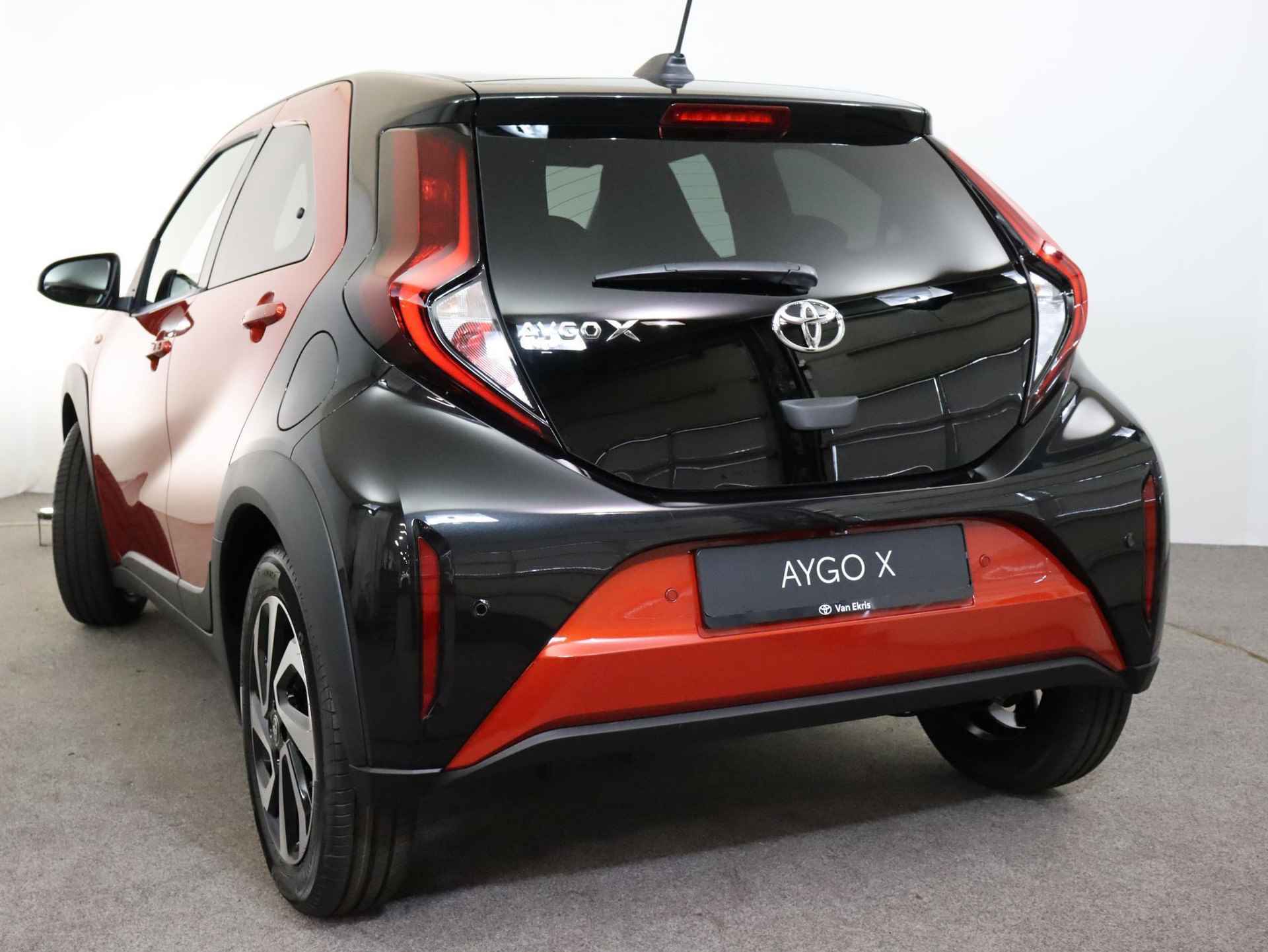 Toyota Aygo X 1.0 VVT-i Envy Limited, Parkeersensoren, Navi, Stoelverwarming, Snel leverbaar!! - 13/37