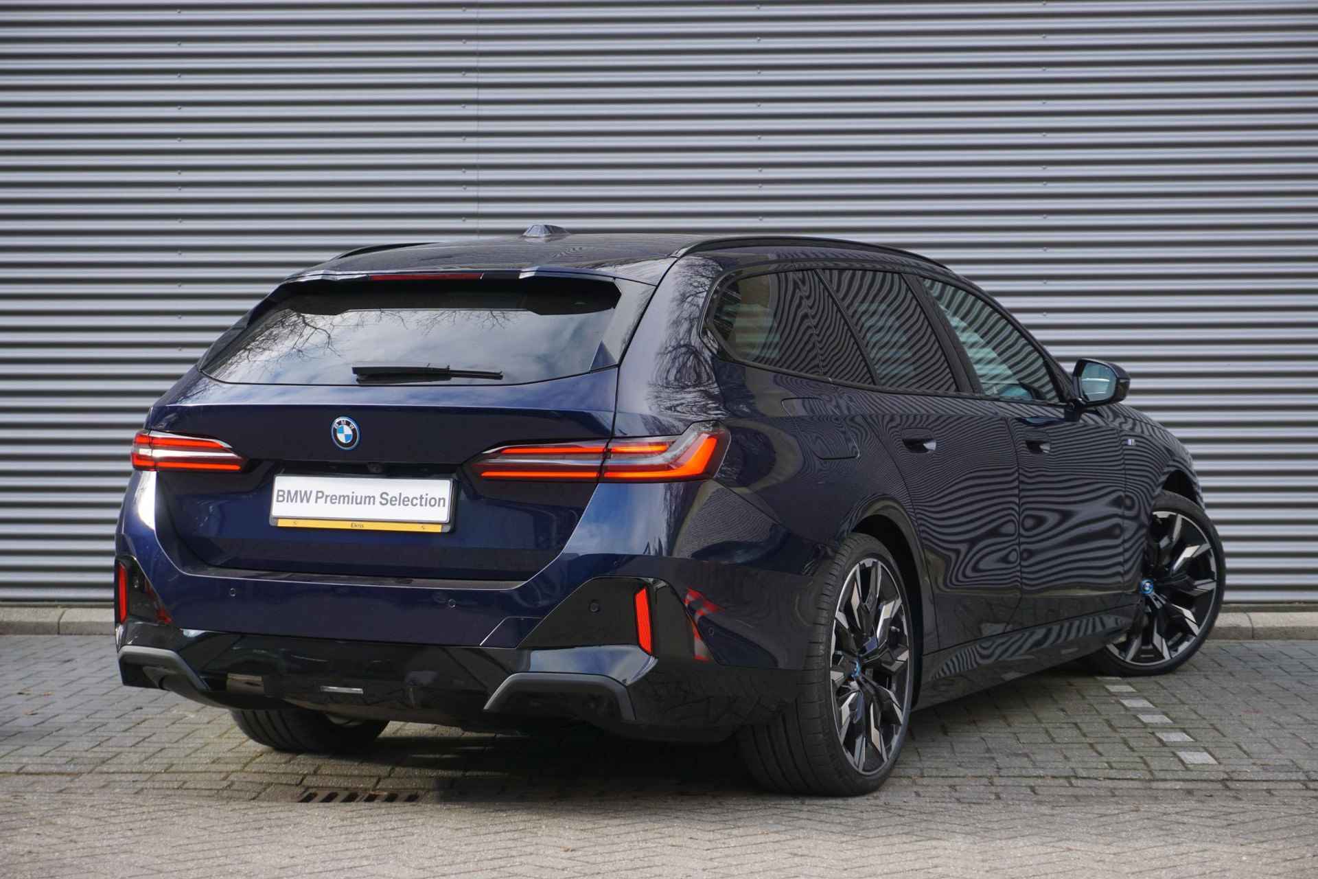 BMW i5 Touring eDrive40 M Sport Edition M Sportpakket Pro | Innovation Pack | Travel Pack | Comfort Pack | Glazen panoramadak | Driving Assistant Professional - 2/42