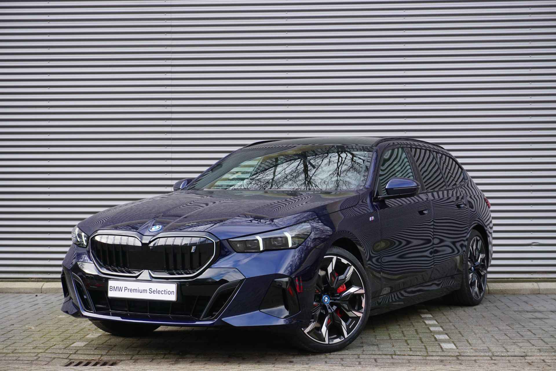 BMW i5 Touring eDrive40 M Sport Edition M Sportpakket Pro | Innovation Pack | Travel Pack | Comfort Pack | Glazen panoramadak | Driving Assistant Professional - 42/42