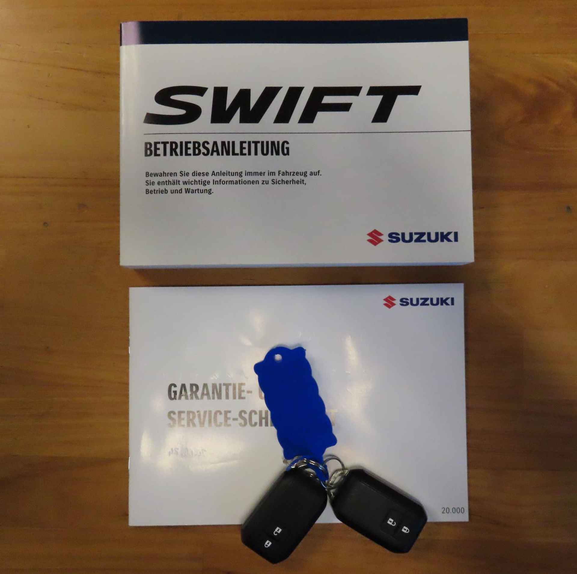 Suzuki SWIFT 1.2 Comfort Smart Hybrid / Apple Carplay / Andriod auto / - 31/34