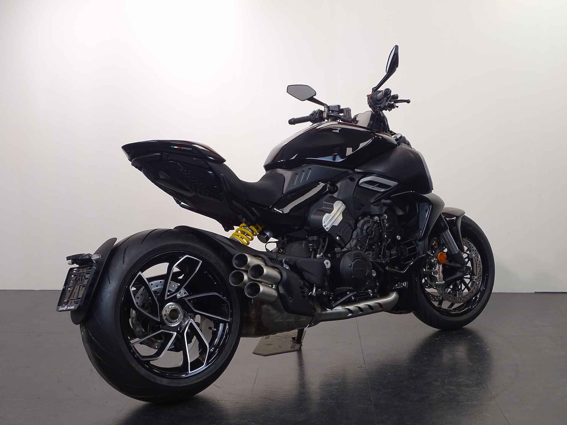 Ducati DIAVEL V4 - 11/12