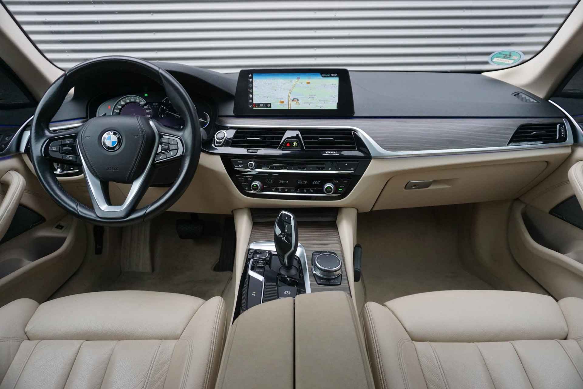 BMW 5-serie Touring 530i High Executive l Leer l Panoramadak l Harman Kardon - 9/35