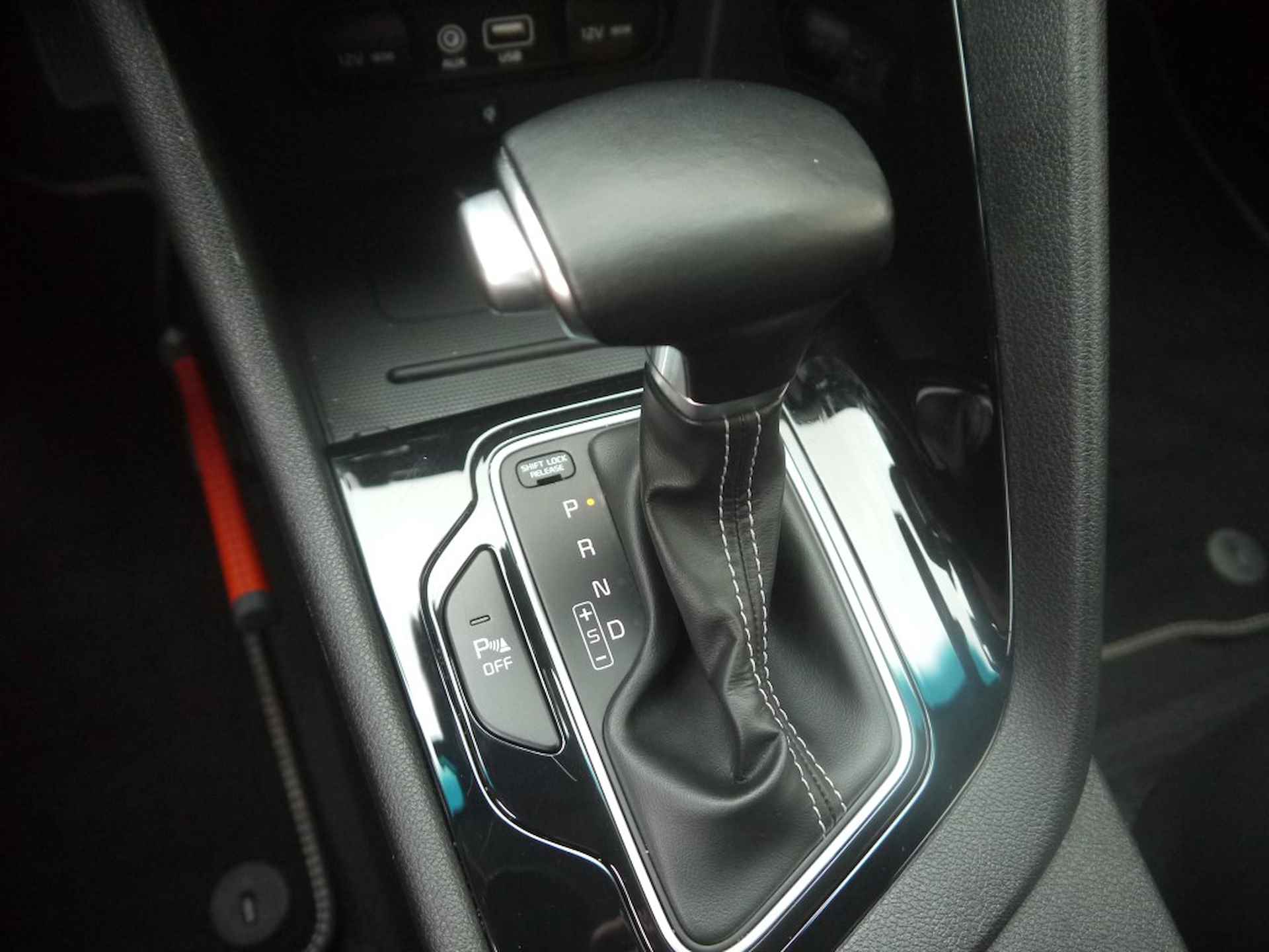 Kia Niro 1.6 GDi Hybrid ExecutiveLine NL-Auto!! Adap Cruise I Apple Carplay I Elek stoelen -- 2de Pinksterdag open van 11.00 t/m 15.30 uur -- - 15/31
