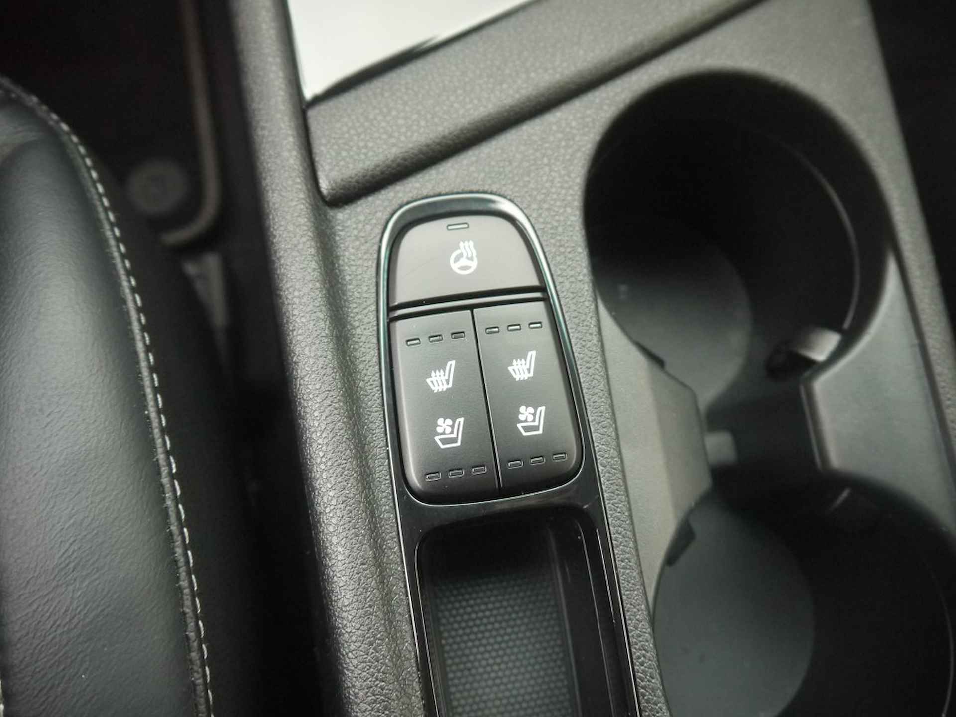 Kia Niro 1.6 GDi Hybrid ExecutiveLine NL-Auto!! Adap Cruise I Apple Carplay I Elek stoelen -- 2de Pinksterdag open van 11.00 t/m 15.30 uur -- - 16/31