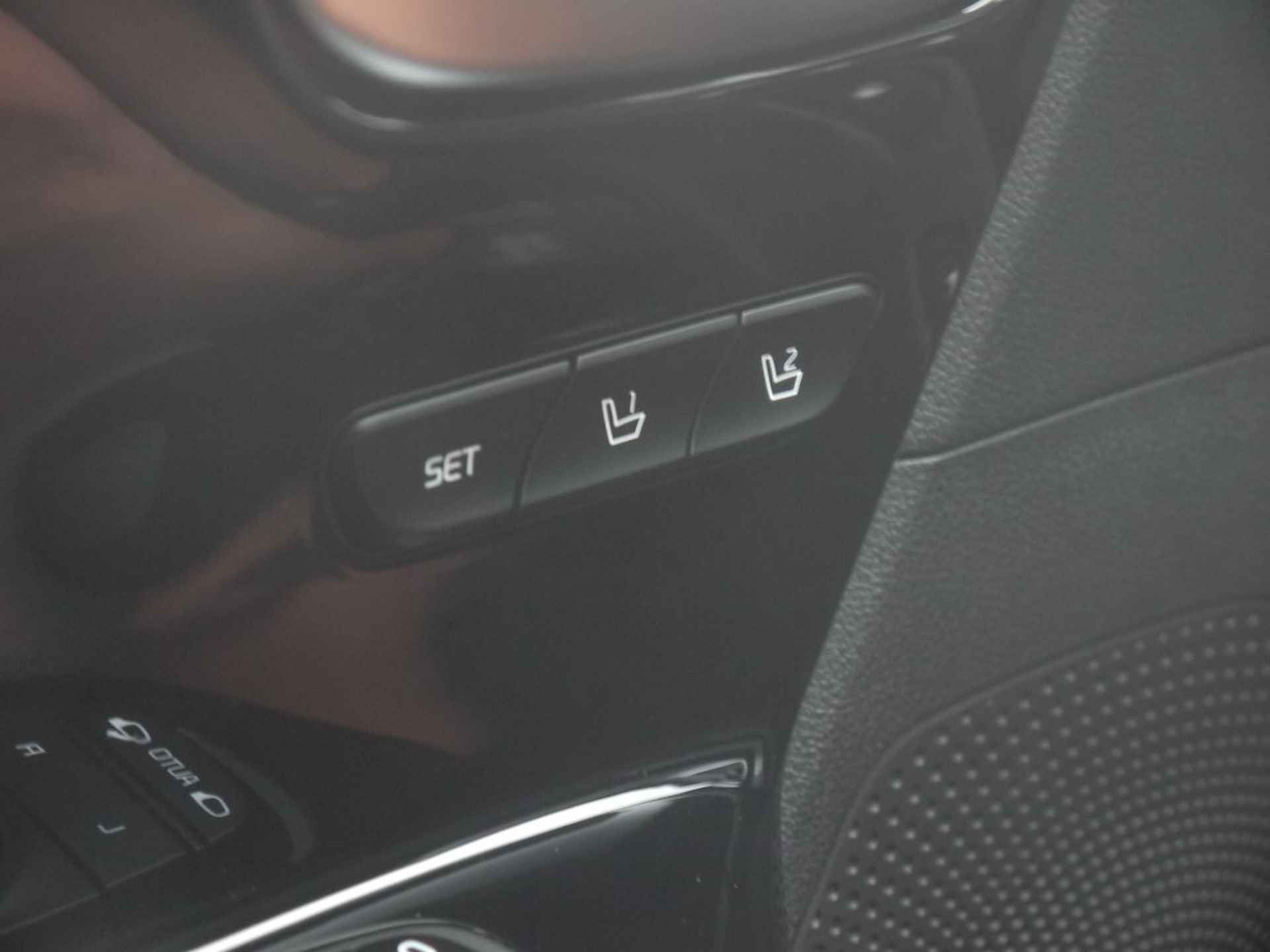 Kia Niro 1.6 GDi Hybrid ExecutiveLine NL-Auto!! Adap Cruise I Apple Carplay I Elek stoelen -- 2de Pinksterdag open van 11.00 t/m 15.30 uur -- - 22/31