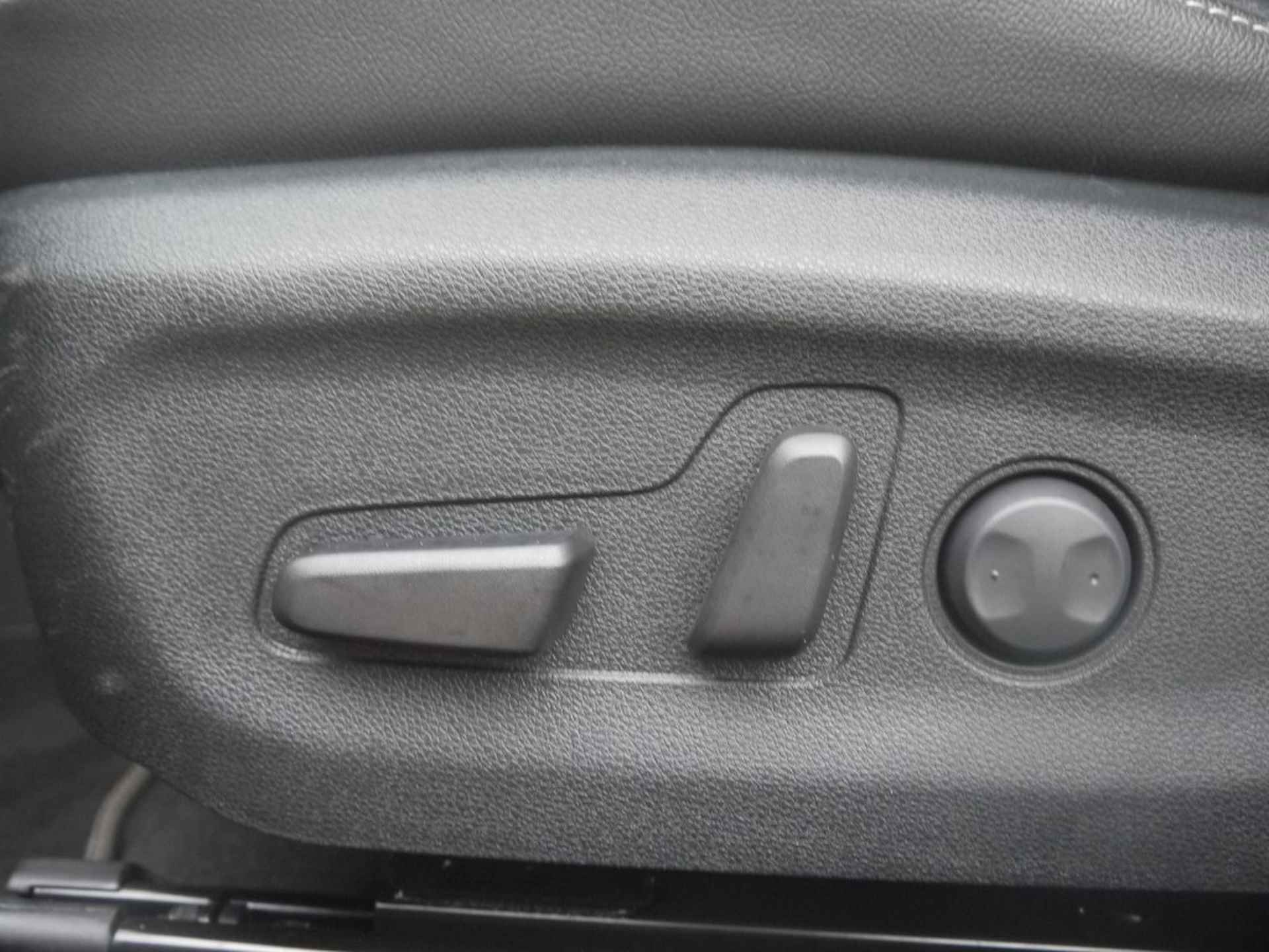 Kia Niro 1.6 GDi Hybrid ExecutiveLine NL-Auto!! Adap Cruise I Apple Carplay I Elek stoelen -- 2de Pinksterdag open van 11.00 t/m 15.30 uur -- - 23/31