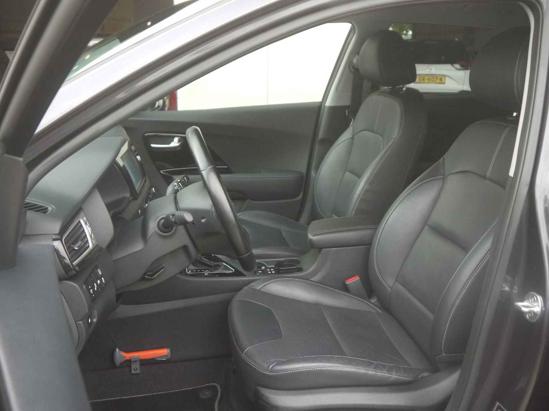 Kia Niro 1.6 GDi Hybrid ExecutiveLine NL-Auto!! Adap Cruise I Apple Carplay I Elek stoelen -- 2de Pinksterdag open van 11.00 t/m 15.30 uur -- - 25/31