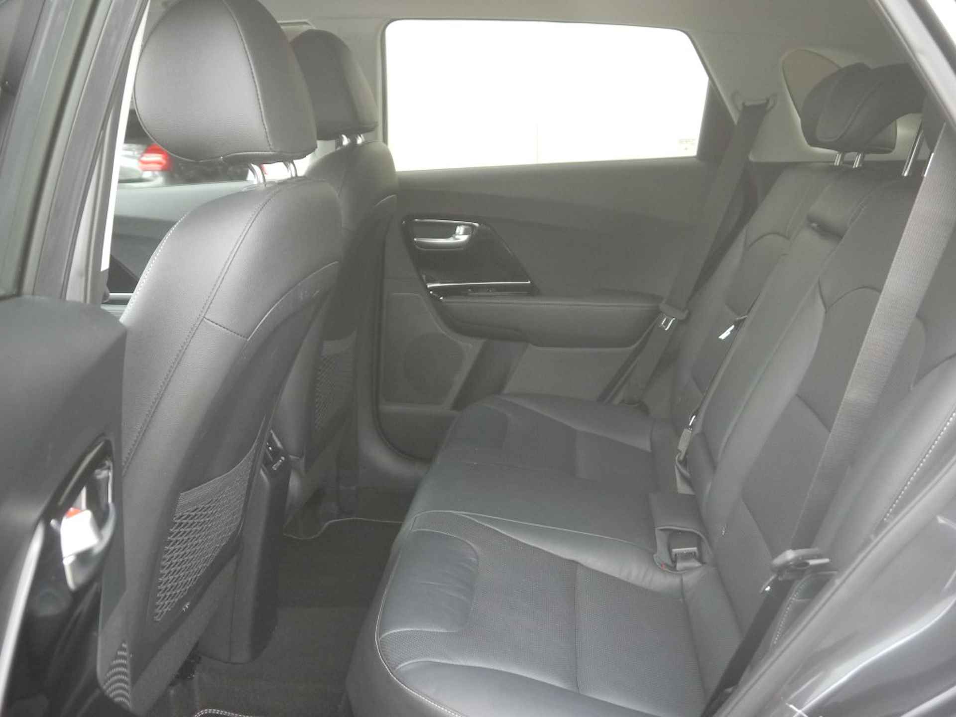 Kia Niro 1.6 GDi Hybrid ExecutiveLine NL-Auto!! Adap Cruise I Apple Carplay I Elek stoelen -- 2de Pinksterdag open van 11.00 t/m 15.30 uur -- - 26/31