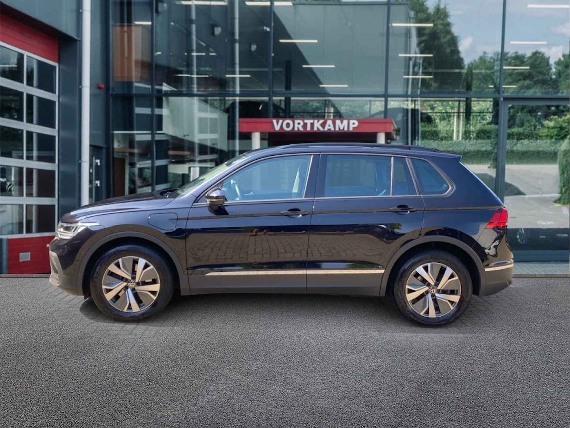 VOLKSWAGEN Tiguan 1.5 TSI EHYBRID LIFE NAVI/ACC/DIGITALE-COCKPIT/LED - 8/23