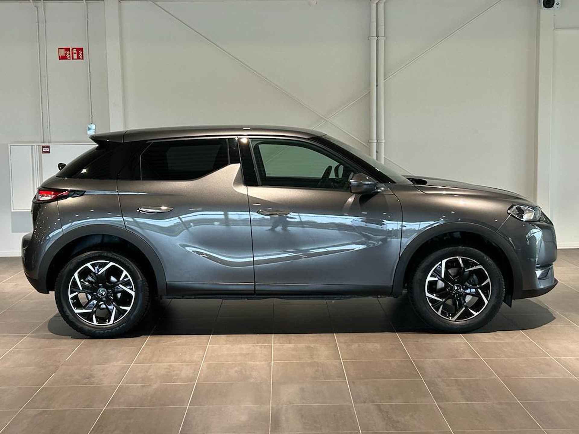 DS 3 Crossback 130PK So Chic | AUTOMAAT | ADAPTIVE CRUISE CONTROL | NAV | CLIMATE | CARPLAY ANDROID AUTO | - 4/38