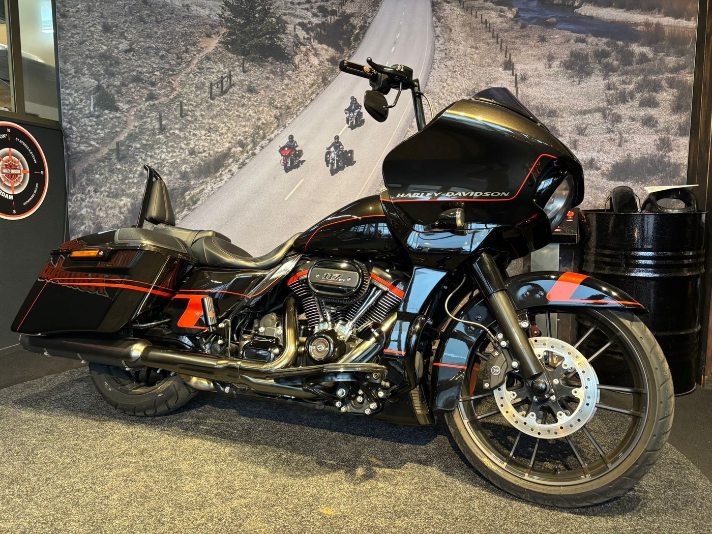 Harley-Davidson FLTRXSE CVO ROAD GLIDE