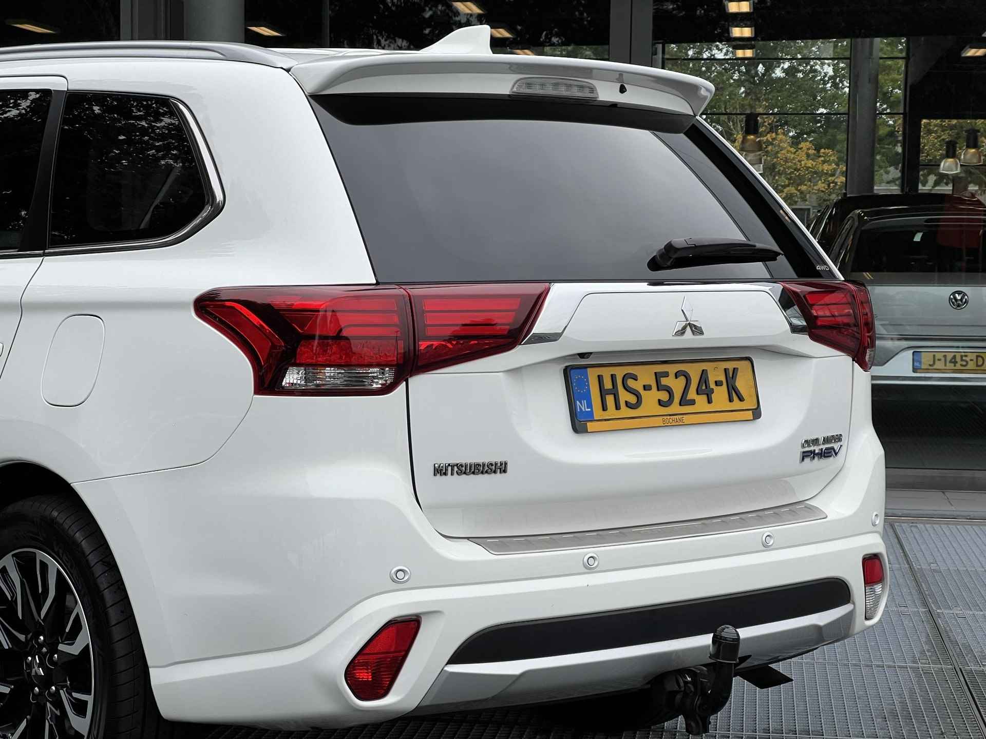 Mitsubishi Outlander 2.0 PHEV Instyle | Leder | Navigatie | Afneembare trekhaak - 17/36