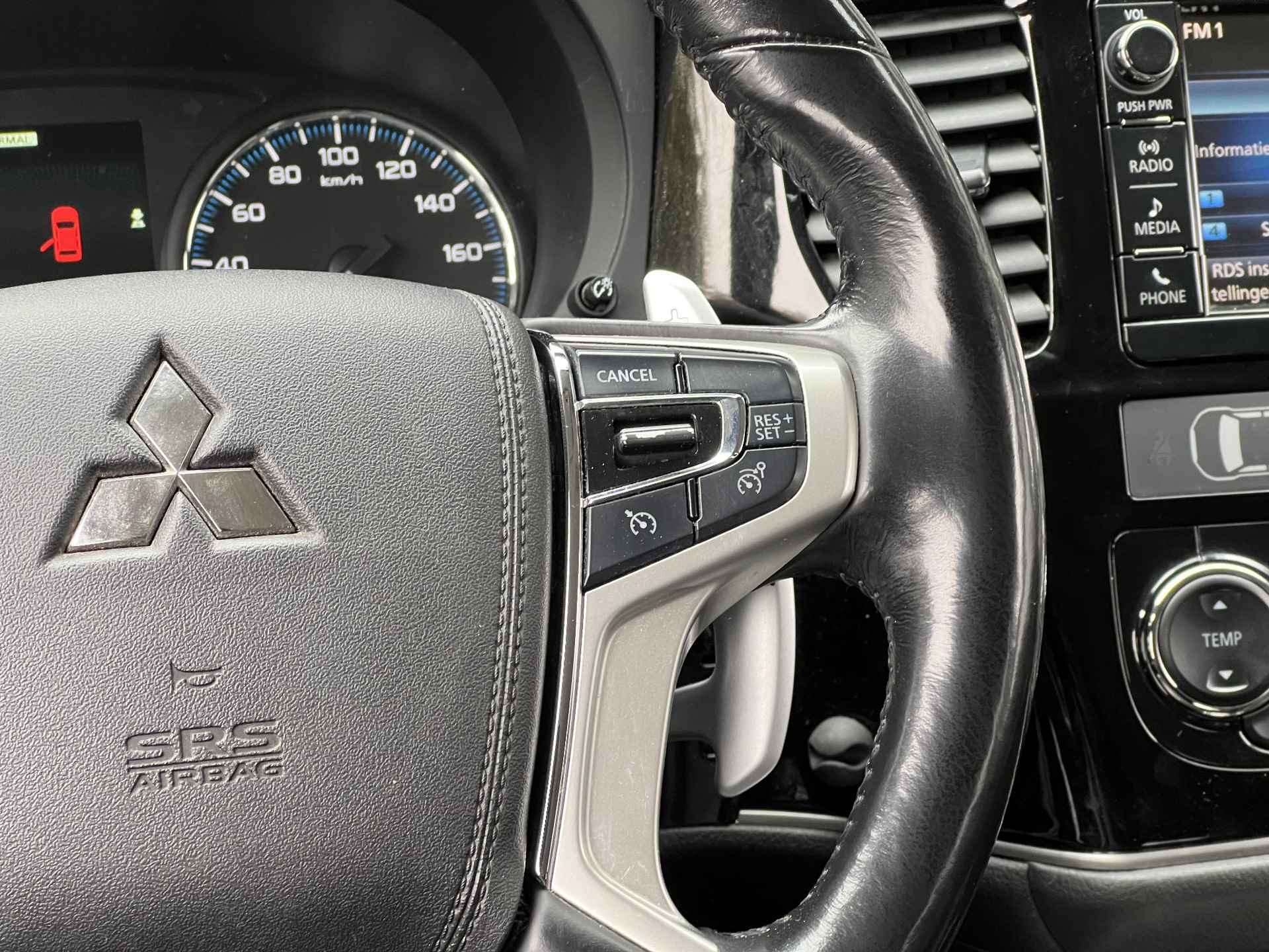 Mitsubishi Outlander 2.0 PHEV Instyle | Leder | Navigatie | Afneembare trekhaak - 20/36