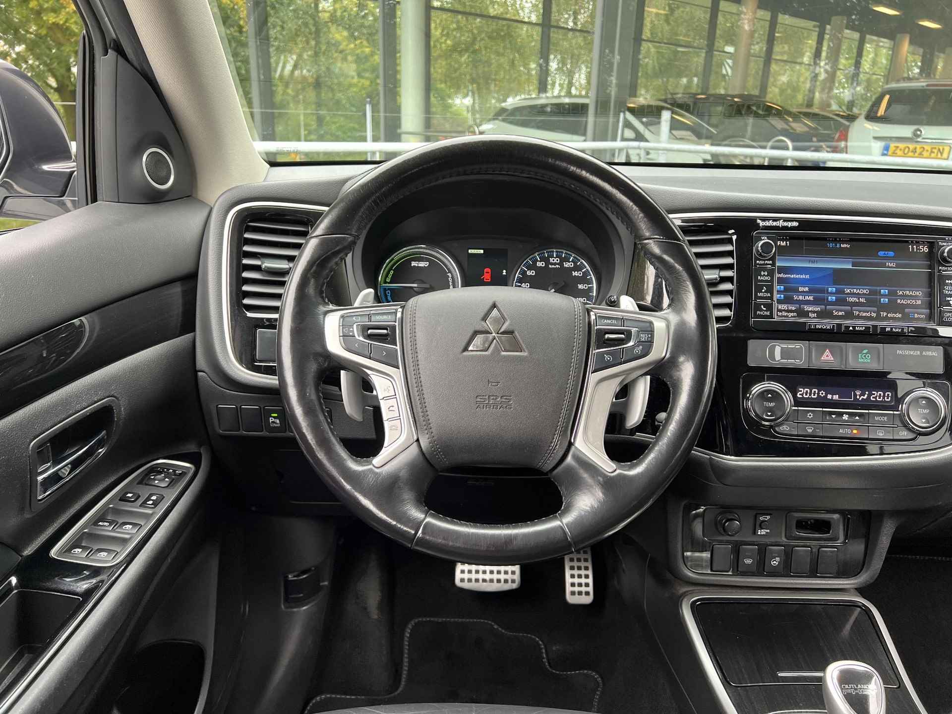 Mitsubishi Outlander 2.0 PHEV Instyle | Leder | Navigatie | Afneembare trekhaak - 28/36