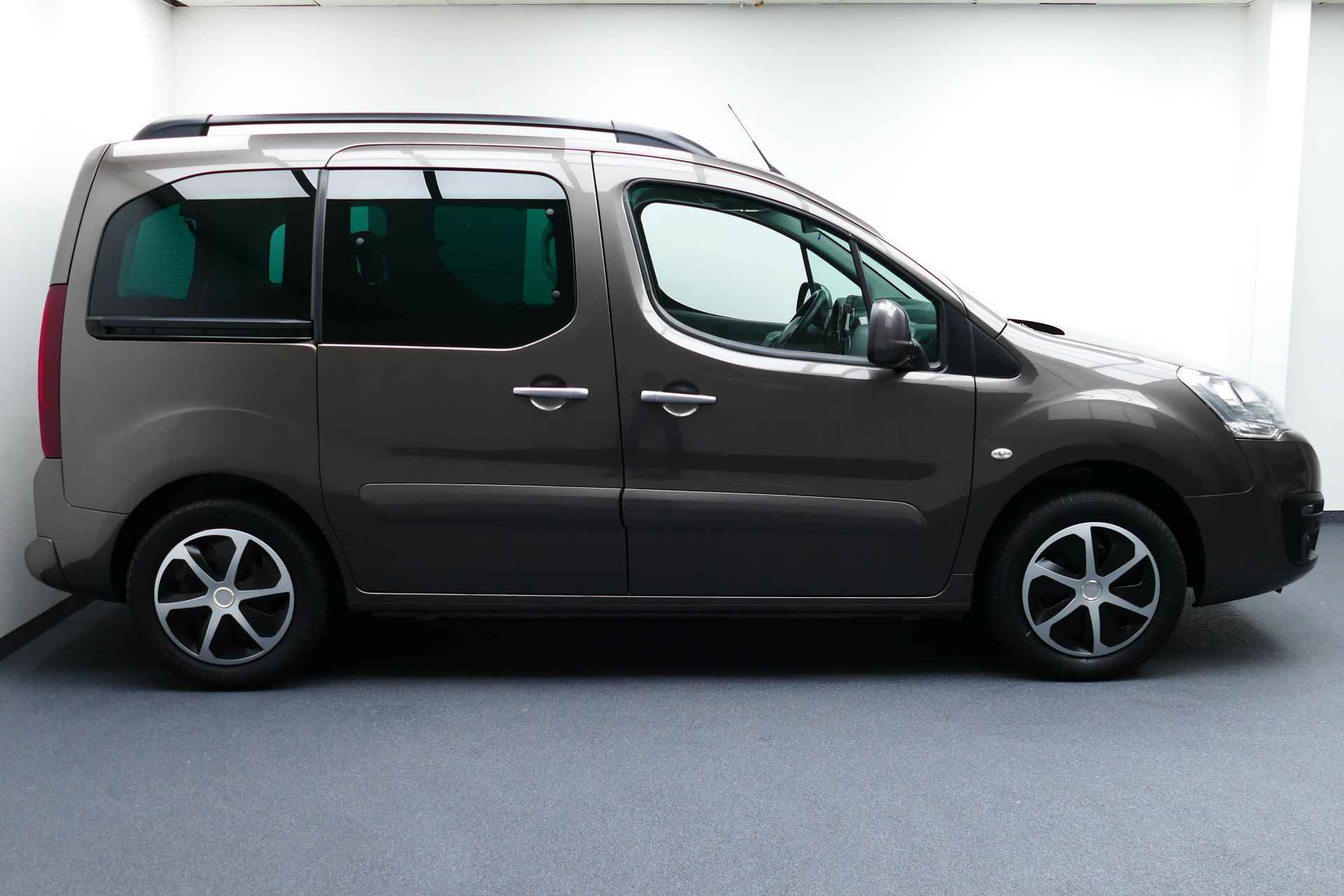 Citroën Berlingo Multispace 1.2 110pk XTR. Navi, Camera, Airco, Cruise, PDC V+A, Haak 1300kg - 9/32