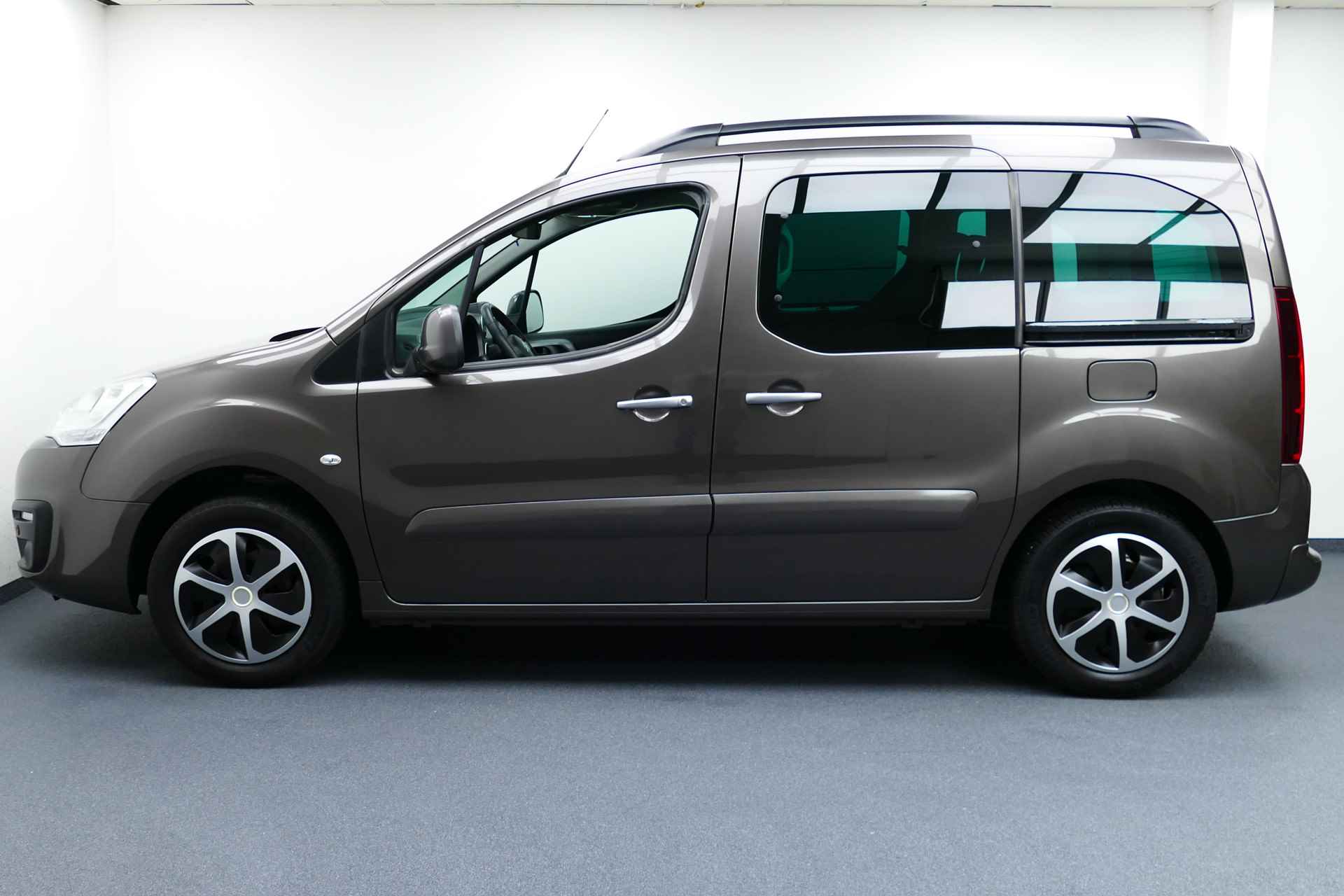 Citroën Berlingo Multispace 1.2 110pk XTR. Navi, Camera, Airco, Cruise, PDC V+A, Haak 1300kg - 10/32