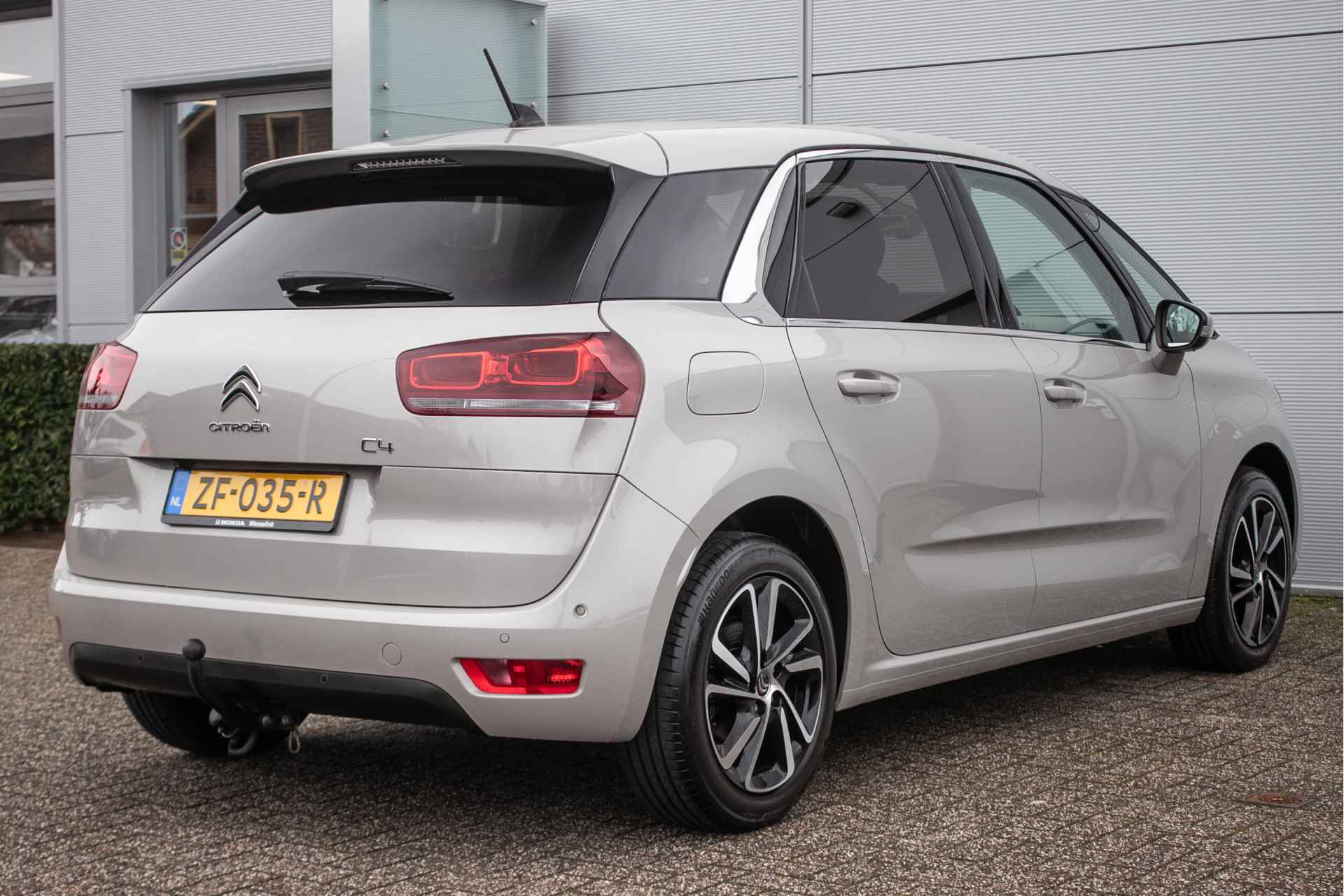 Citroën C4 Picasso 1.2 PureTech Feel - All-in rijklrprs | trekhaak | massagestoelen | Nav | Cam - 3/48