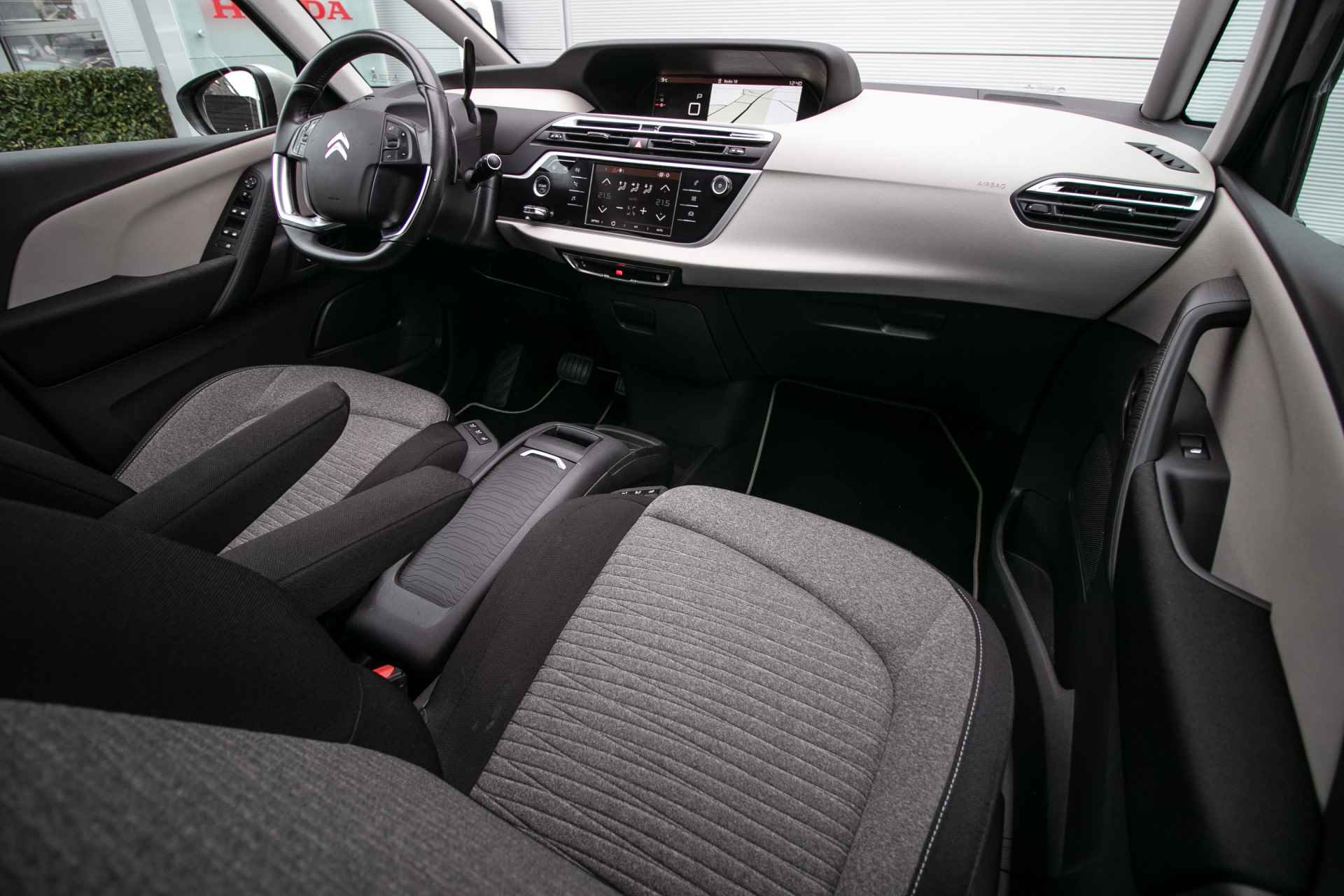 Citroën C4 Picasso 1.2 PureTech Feel - All-in rijklrprs | trekhaak | massagestoelen | Nav | Cam - 4/48