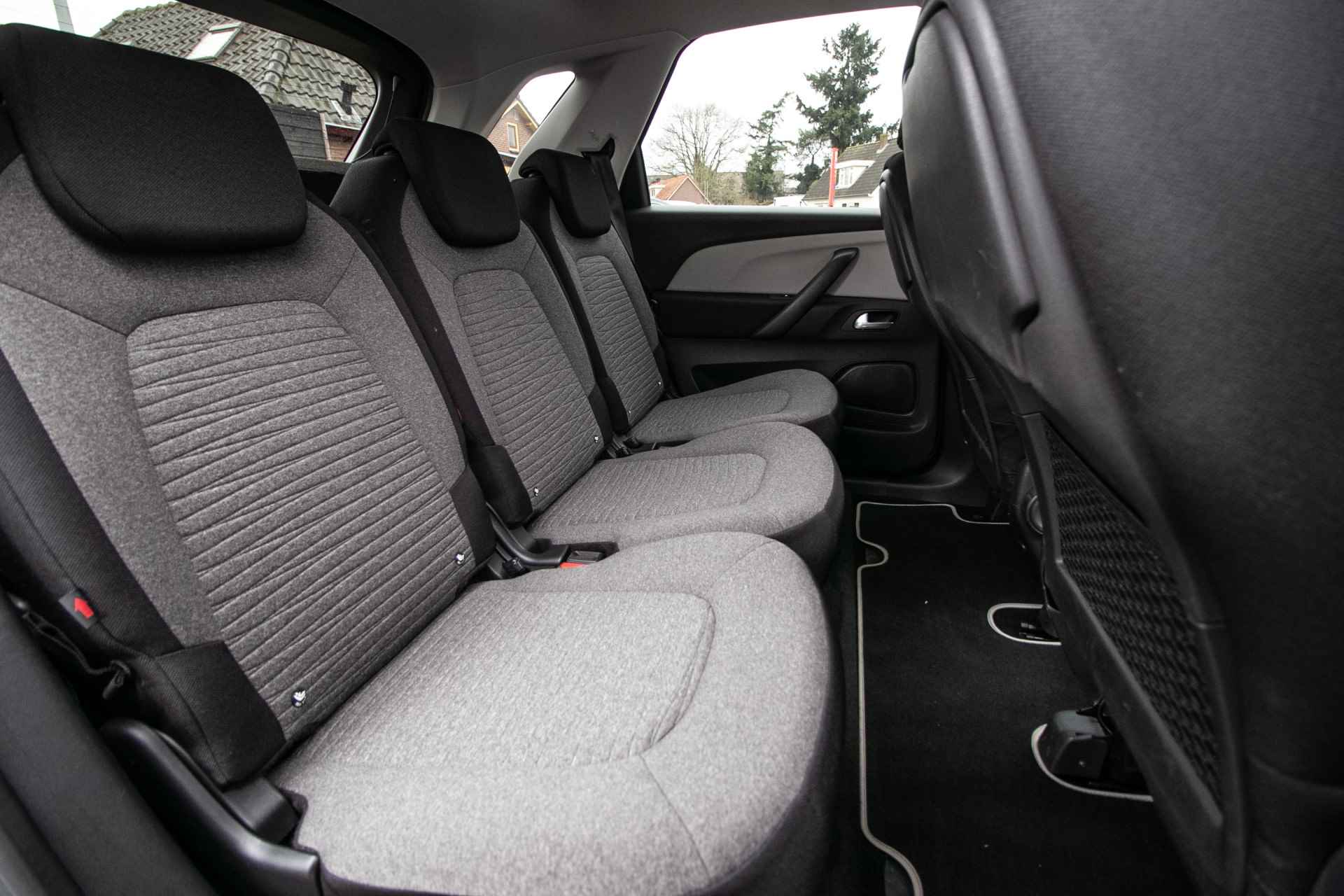 Citroën C4 Picasso 1.2 PureTech Feel - All-in rijklrprs | trekhaak | massagestoelen | Nav | Cam - 7/48