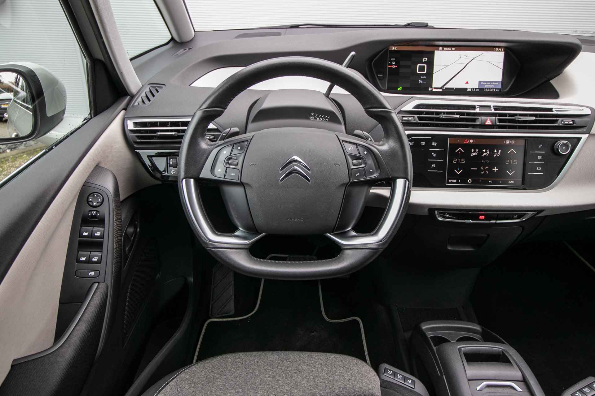 Citroën C4 Picasso 1.2 PureTech Feel - All-in rijklrprs | trekhaak | massagestoelen | Nav | Cam - 17/48