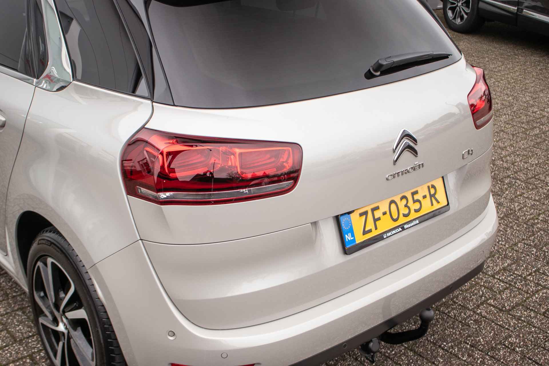 Citroën C4 Picasso 1.2 PureTech Feel - All-in rijklrprs | trekhaak | massagestoelen | Nav | Cam - 35/48