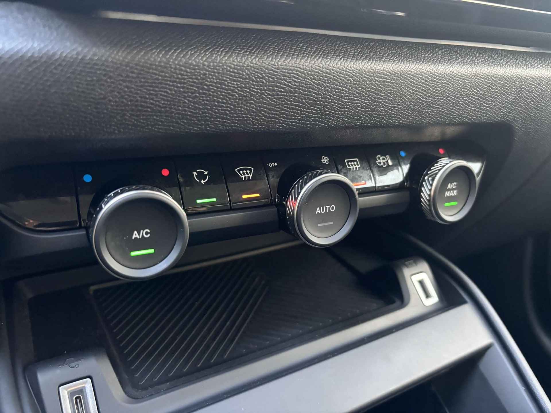 Citroën ë-C4 5-deurs Feel EV 50kWh 136pk AUTOMAAT | APPLE CARPLAY / ANDROID AUTO | CAMERA | CLIMA | CRUISE CONTROL | DAB+ | - 26/59