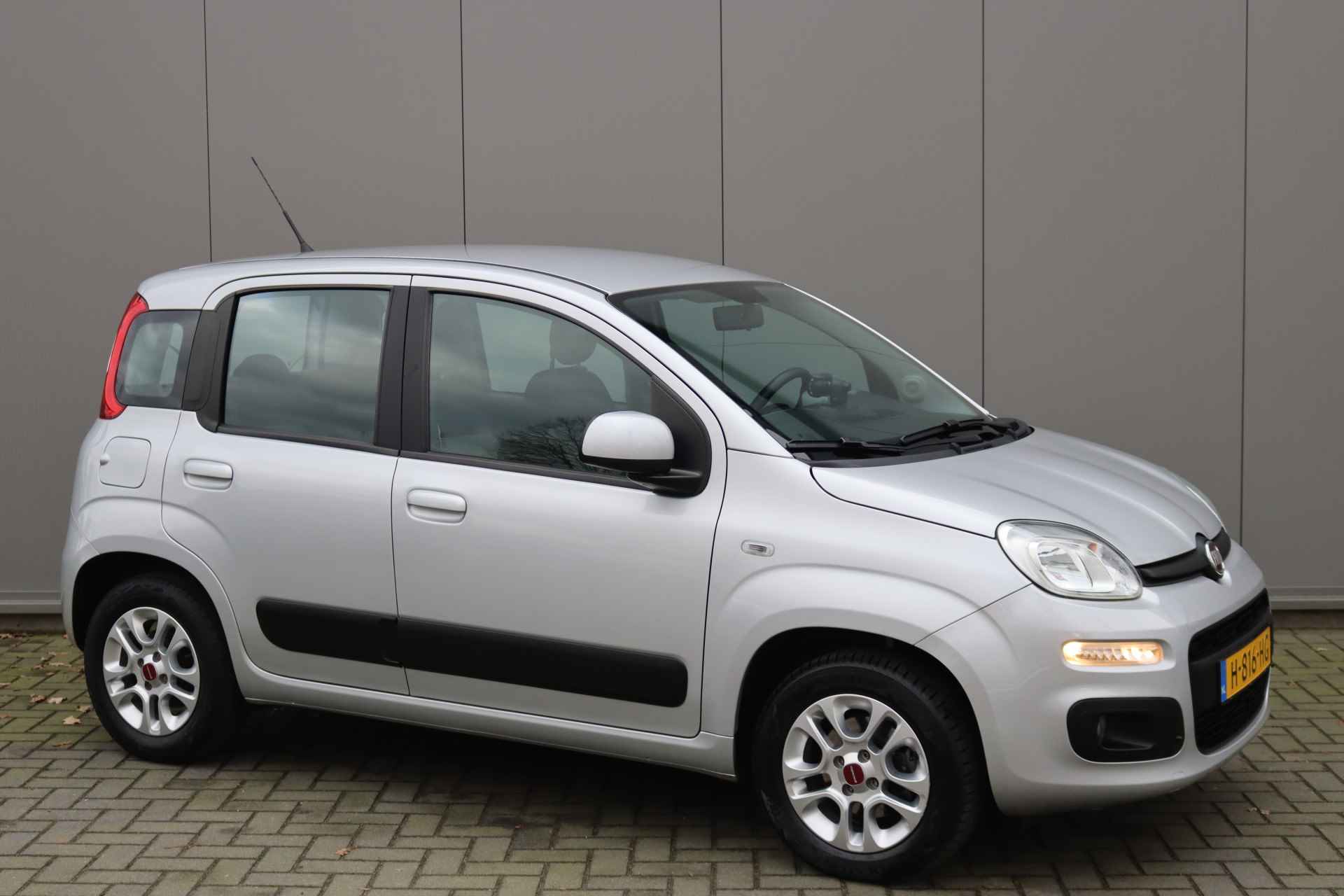 Fiat Panda 1.2i 70PK Lounge Trekhaak/Airco/Parkeerhulp - 2/26