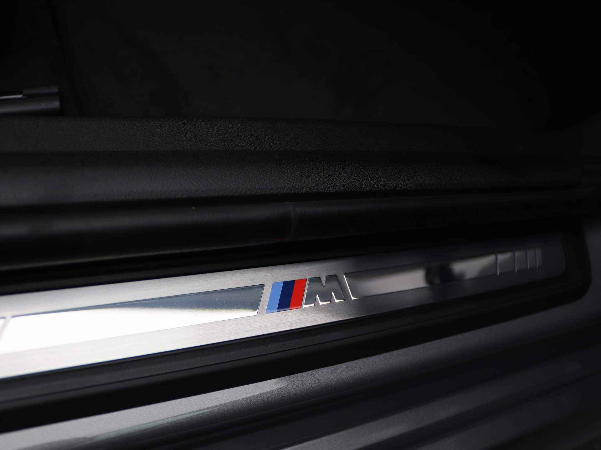 BMW 3 Serie Sedan 320e | M Sportpakket Pro | Travel Pack | Entertainment Pack - 32/34
