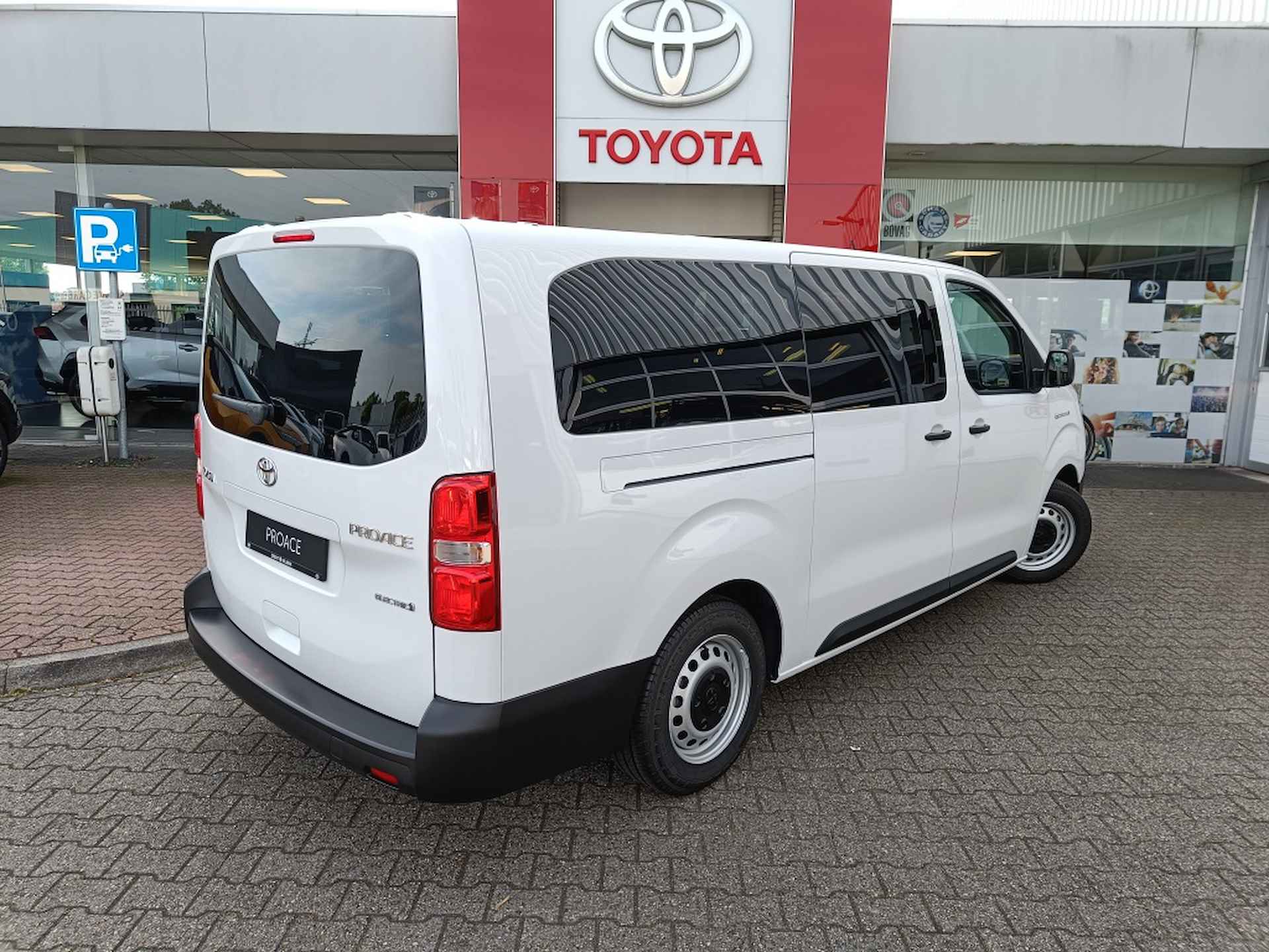 Toyota PROACE  Shuttle Long 75 kWh Cool | 9 pers. | Navi Pakket | - 4/30