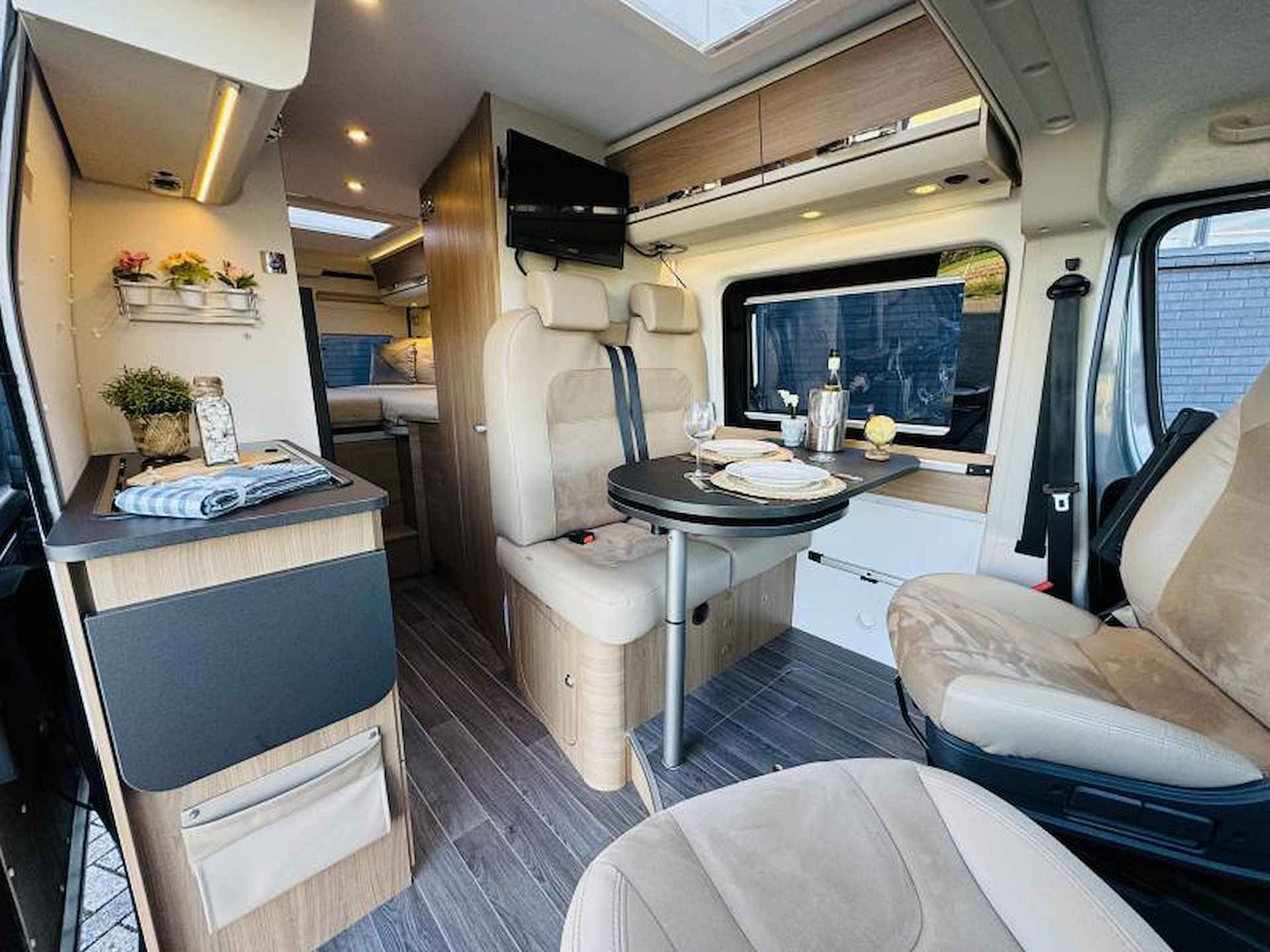 Adria Twin 640 sl Enkele bedden Automaat - 10/25