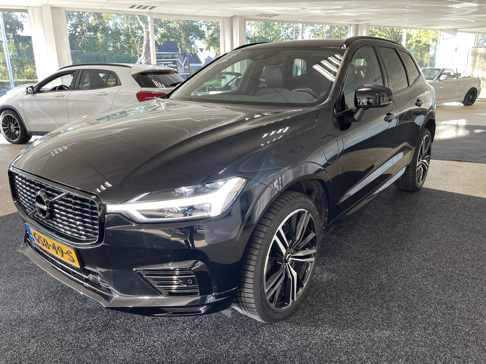 Volvo XC60 2.0 Recharge T6 AWD R-Design pano-dak,elec. trekhaak,harman/kardon