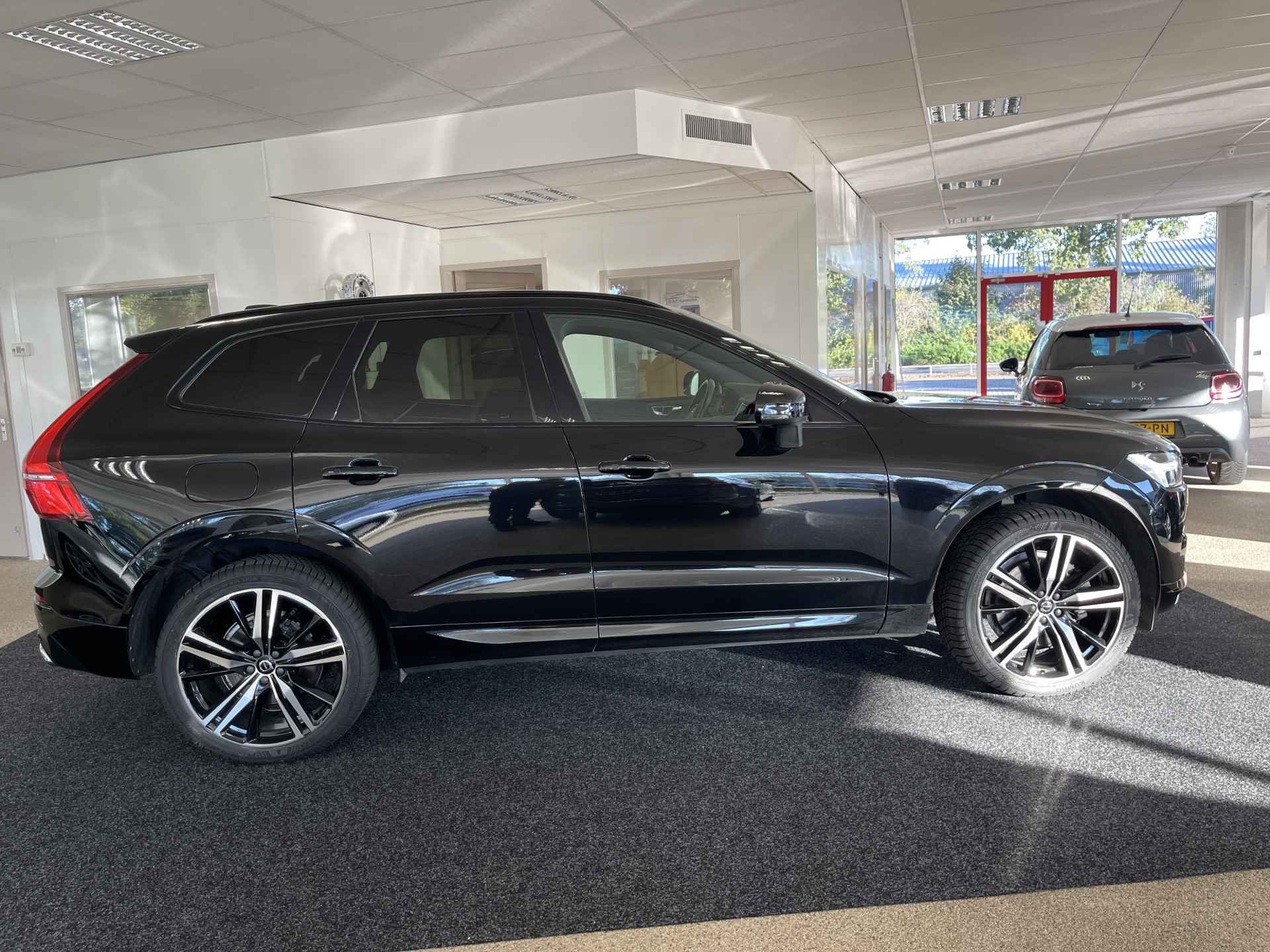 Volvo XC60 2.0 Recharge T6 AWD R-Design pano-dak,elec. trekhaak,harman/kardon - 6/20