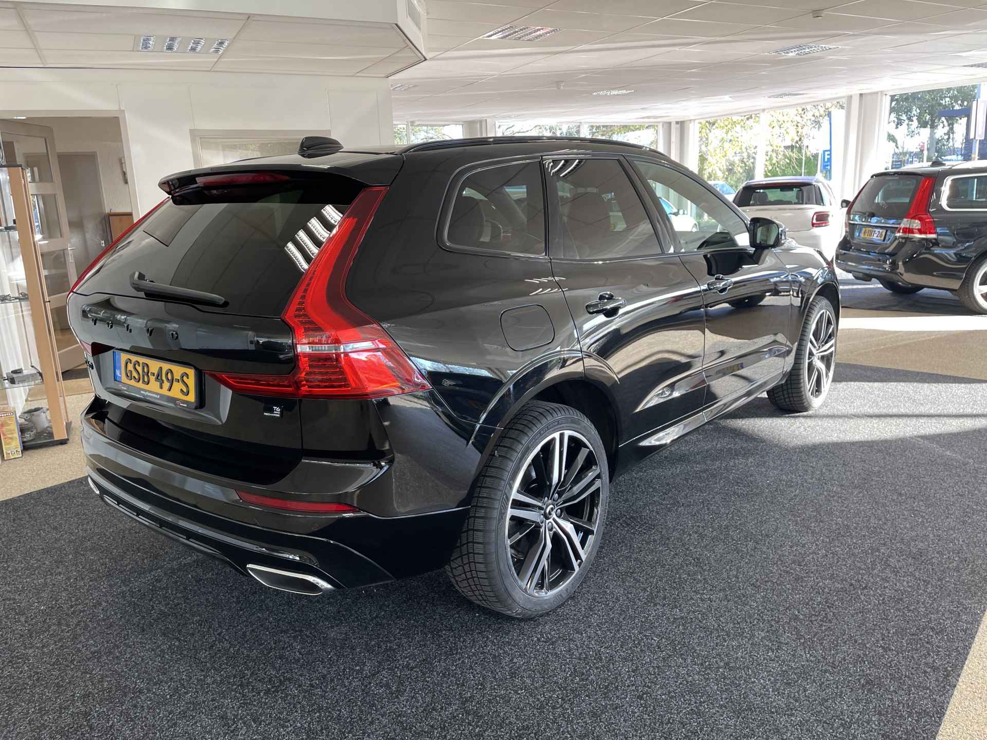 Volvo XC60 2.0 Recharge T6 AWD R-Design pano-dak,elec. trekhaak,harman/kardon - 7/20