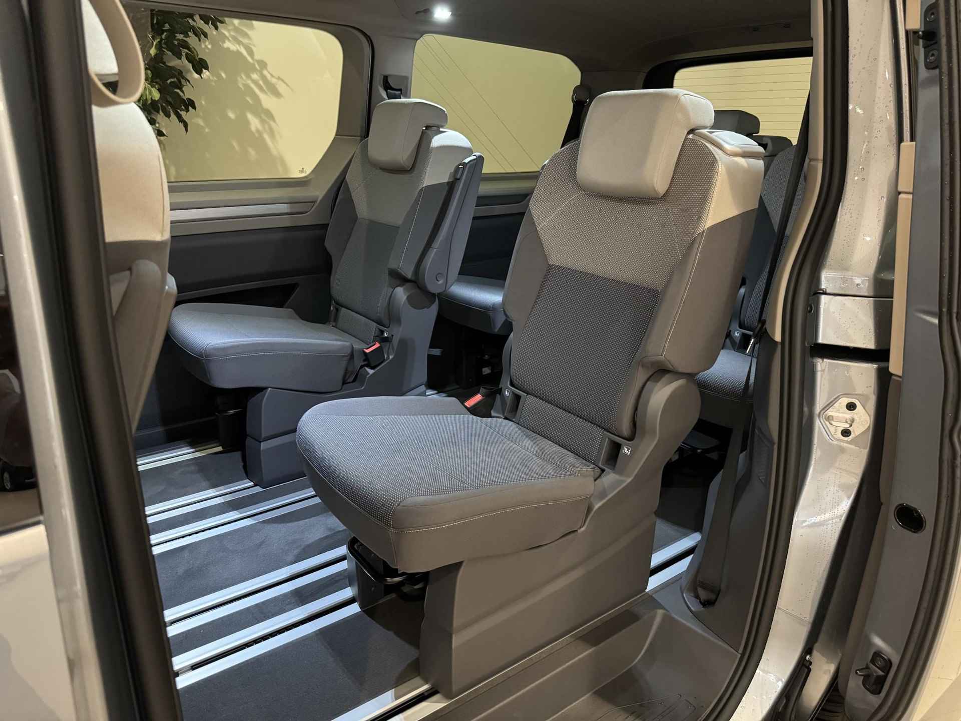 Volkswagen Multivan 1.4 eHybrid L2H1 Life | Navigatie | App-connect | Parkeersensoren |  Achteruitrijcamera | 231724 | - 7/19