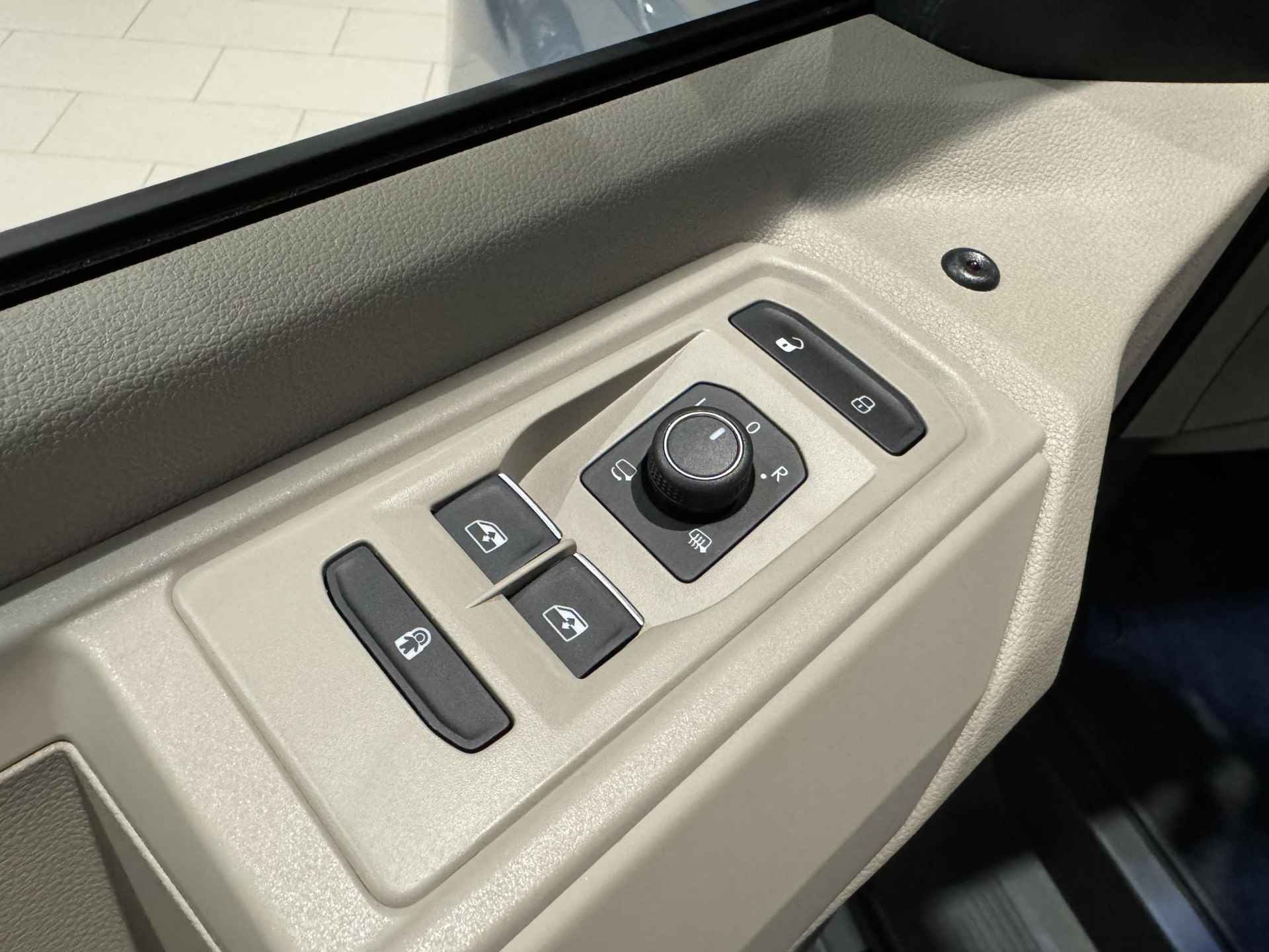 Volkswagen Multivan 1.4 eHybrid L2H1 Life | Navigatie | App-connect | Parkeersensoren |  Achteruitrijcamera | 231724 | - 12/19