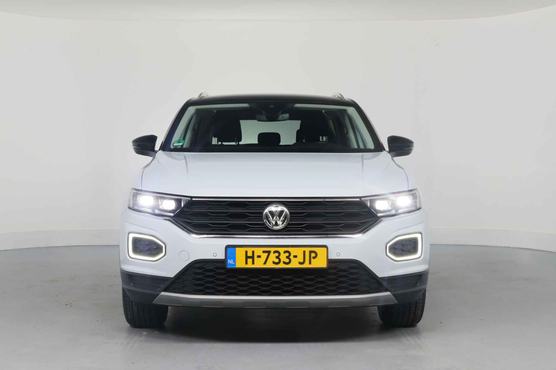 Volkswagen T-Roc 1.5 TSI Sport | Dealer Onderhouden! | Trekhaak | Stoelverwarming | Clima | Navi | LED | Cruise Adaptive | Parkeersensoren V+A - 3/39