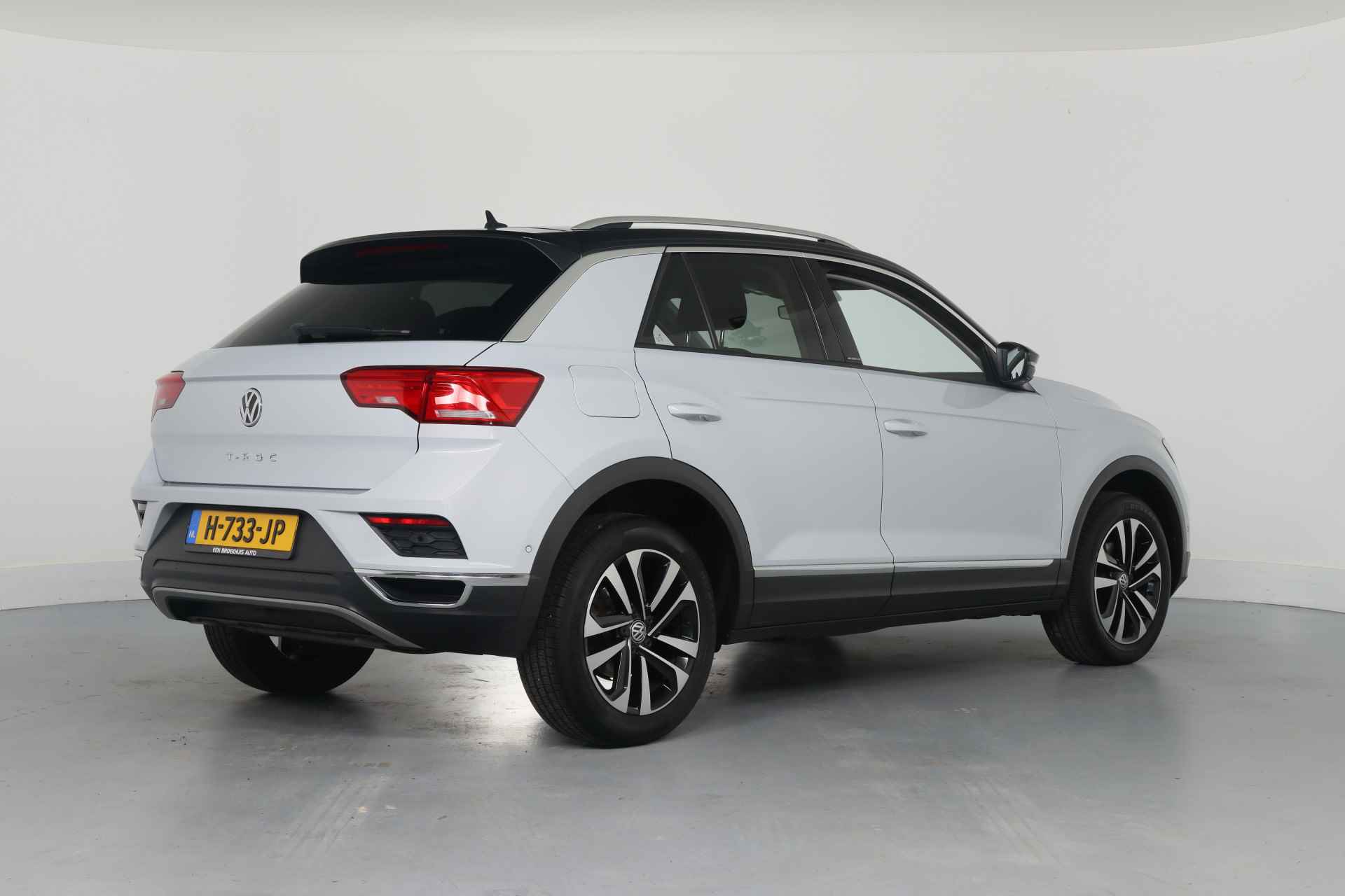 Volkswagen T-Roc 1.5 TSI Sport | Dealer Onderhouden! | Trekhaak | Stoelverwarming | Clima | Navi | LED | Cruise Adaptive | Parkeersensoren V+A - 5/39