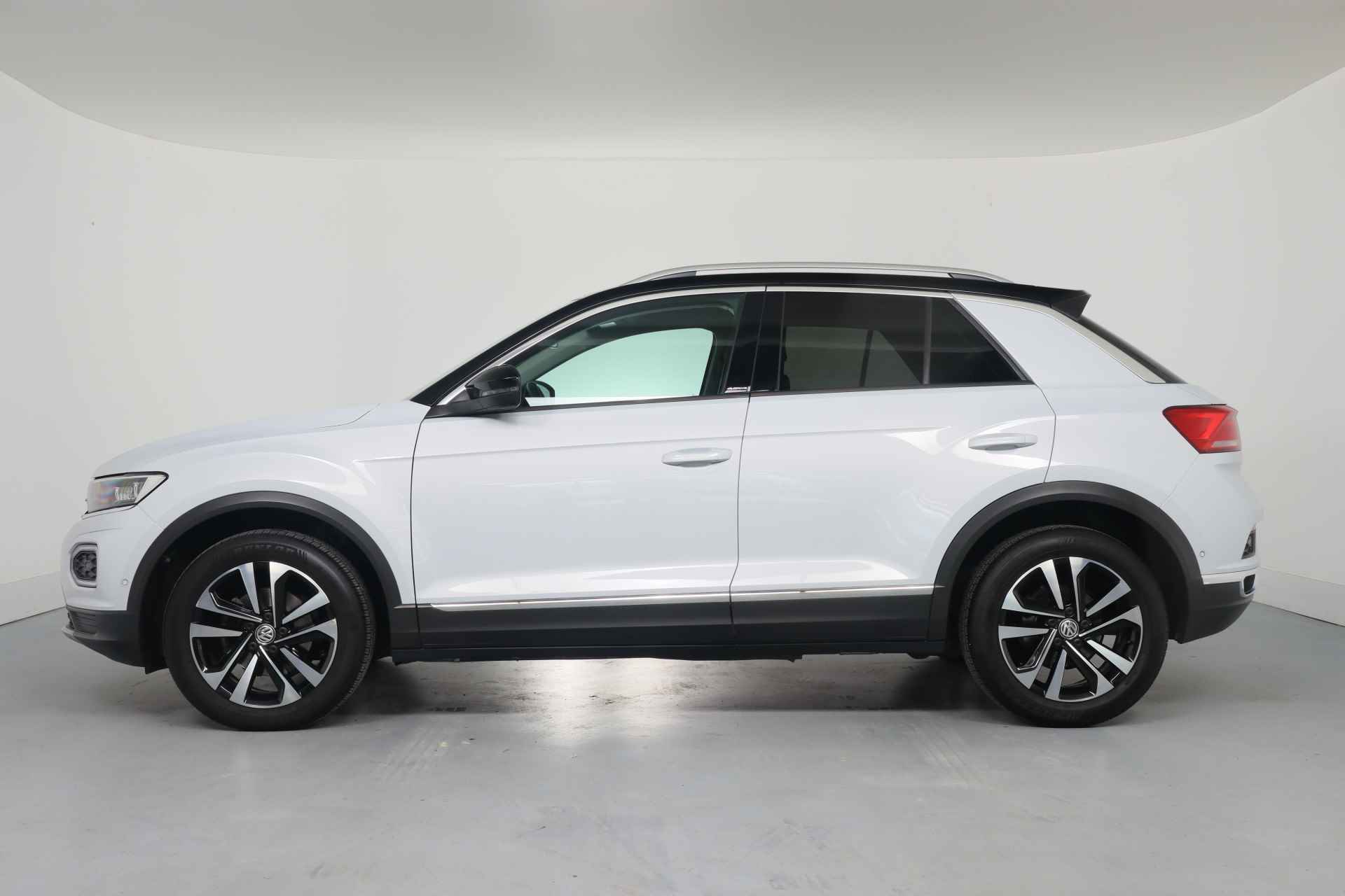 Volkswagen T-Roc 1.5 TSI Sport | Dealer Onderhouden! | Trekhaak | Stoelverwarming | Clima | Navi | LED | Cruise Adaptive | Parkeersensoren V+A - 22/39