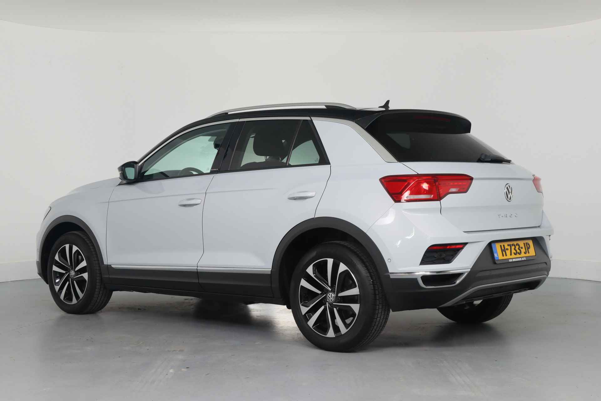 Volkswagen T-Roc 1.5 TSI Sport | Dealer Onderhouden! | Trekhaak | Stoelverwarming | Clima | Navi | LED | Cruise Adaptive | Parkeersensoren V+A - 23/39