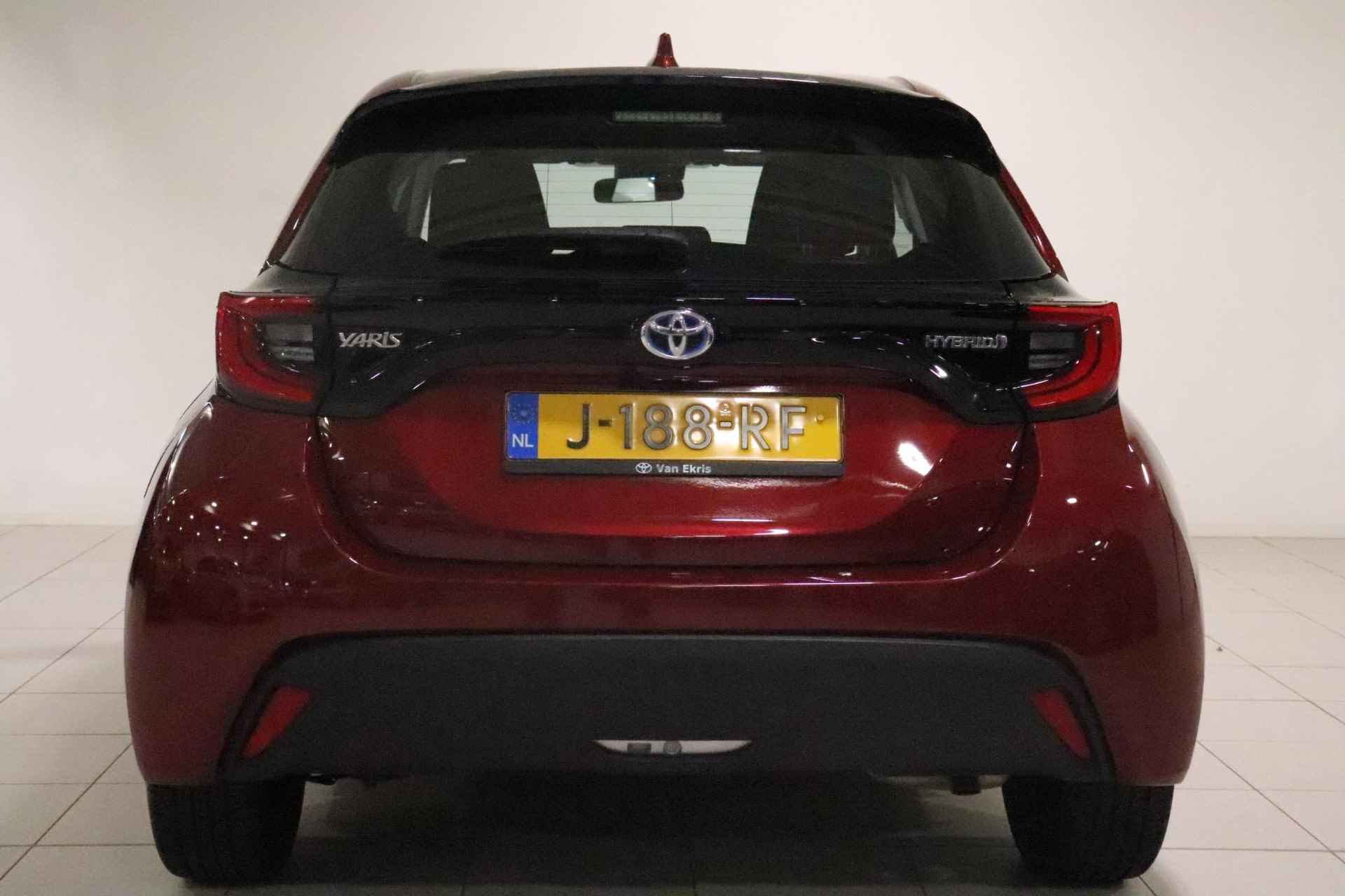 Toyota Yaris 1.5 Hybrid First Edition,  NAVI, Bluetooth, Apple Carplay/Android Auto, 16" inch Lichtmetalen velgen, Climate & Cruise control! - 4/36