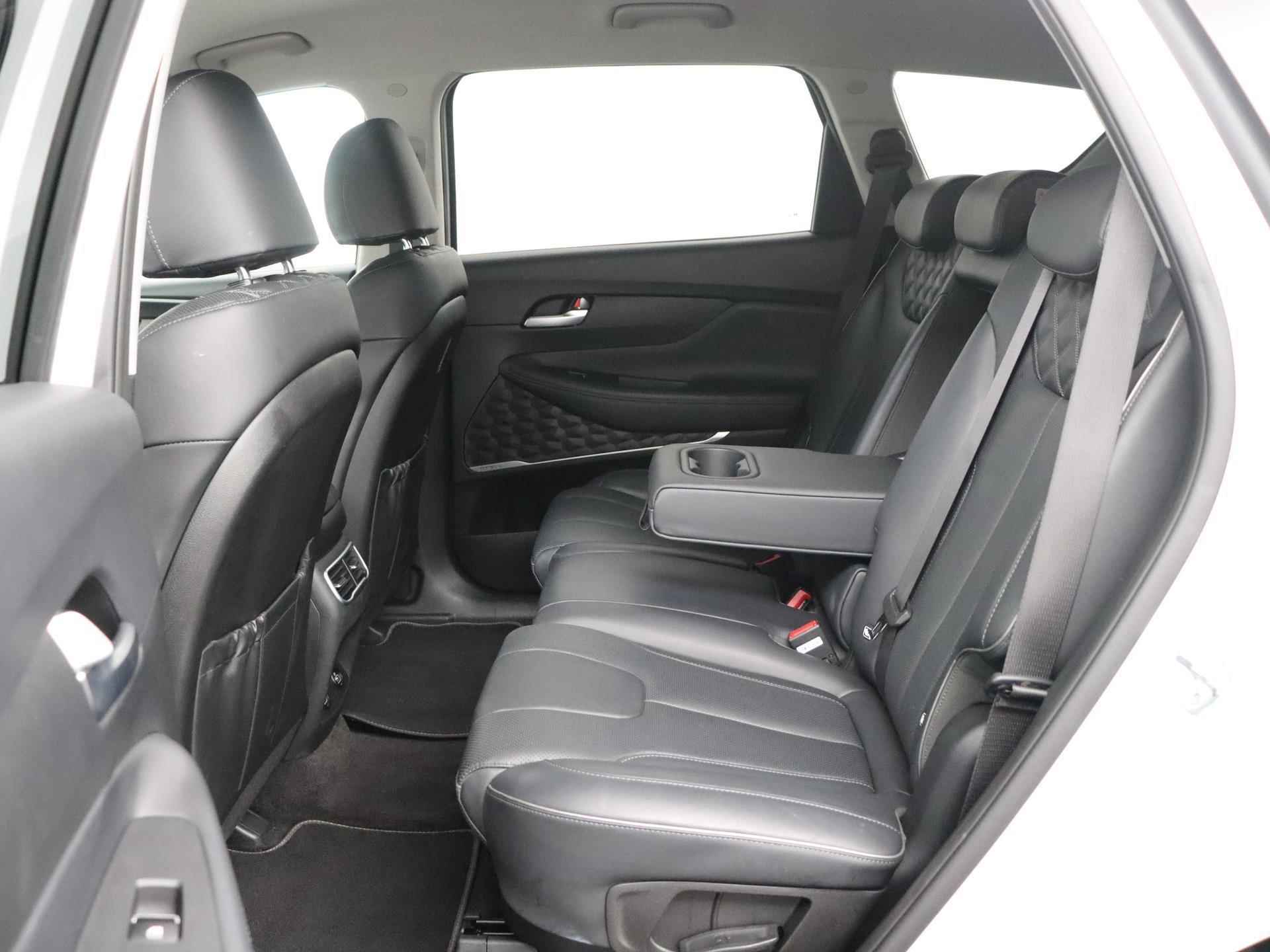 Hyundai Santa Fe 1.6 T-GDI HEV Comfort Smart 7PERSOONS | OUTLET DEAL | Leer | Stoelverwarming | Navigatie | Camera | - 12/33