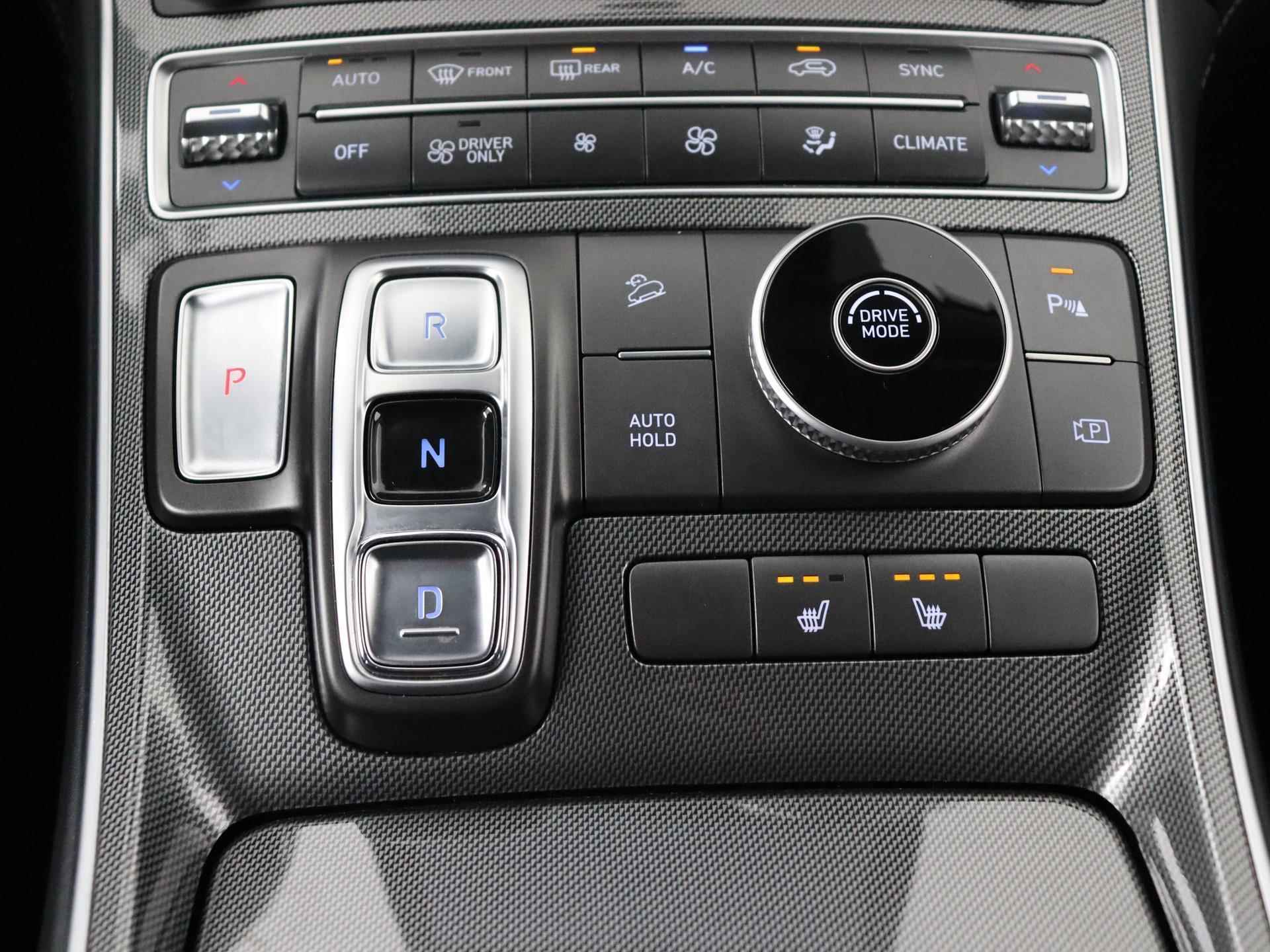 Hyundai Santa Fe 1.6 T-GDI HEV Comfort Smart 7PERSOONS | OUTLET DEAL | Leer | Stoelverwarming | Navigatie | Camera | - 21/33