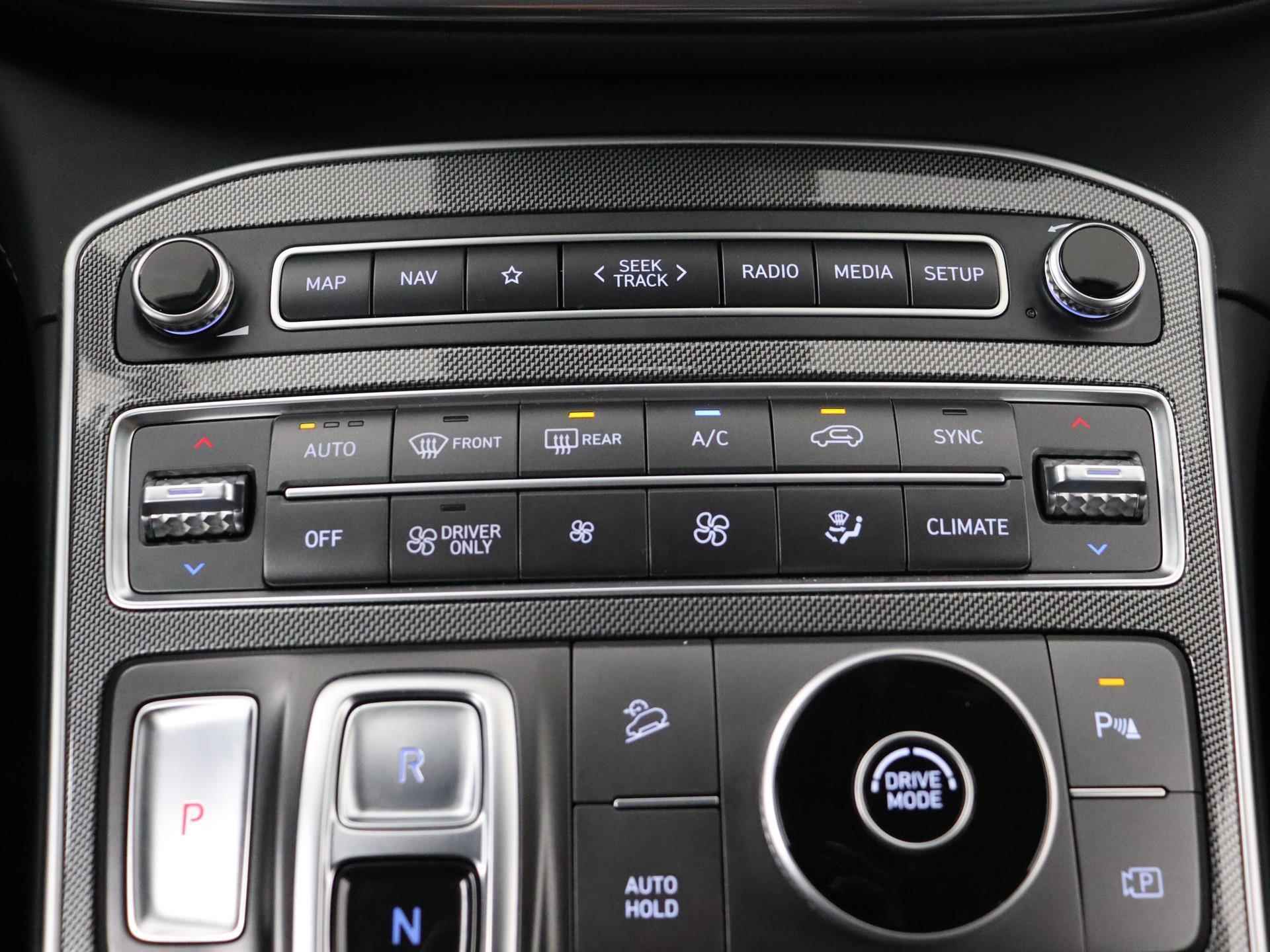 Hyundai Santa Fe 1.6 T-GDI HEV Comfort Smart 7PERSOONS | OUTLET DEAL | Leer | Stoelverwarming | Navigatie | Camera | - 22/33