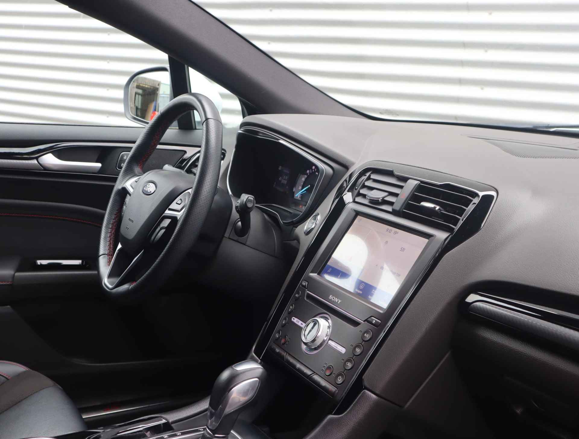 Ford Mondeo Wagon 2.0 IVCT HEV ST-Line | Elektrische Trekhaak | Elektrisch verstelbare voorstoelen | Halfleren bekleding |Stuur- Stoel en Voorruitverwarming | Camera | Apple Carplay & Android Auto | Parkeersensoren voor en achter | Keyless - 53/67