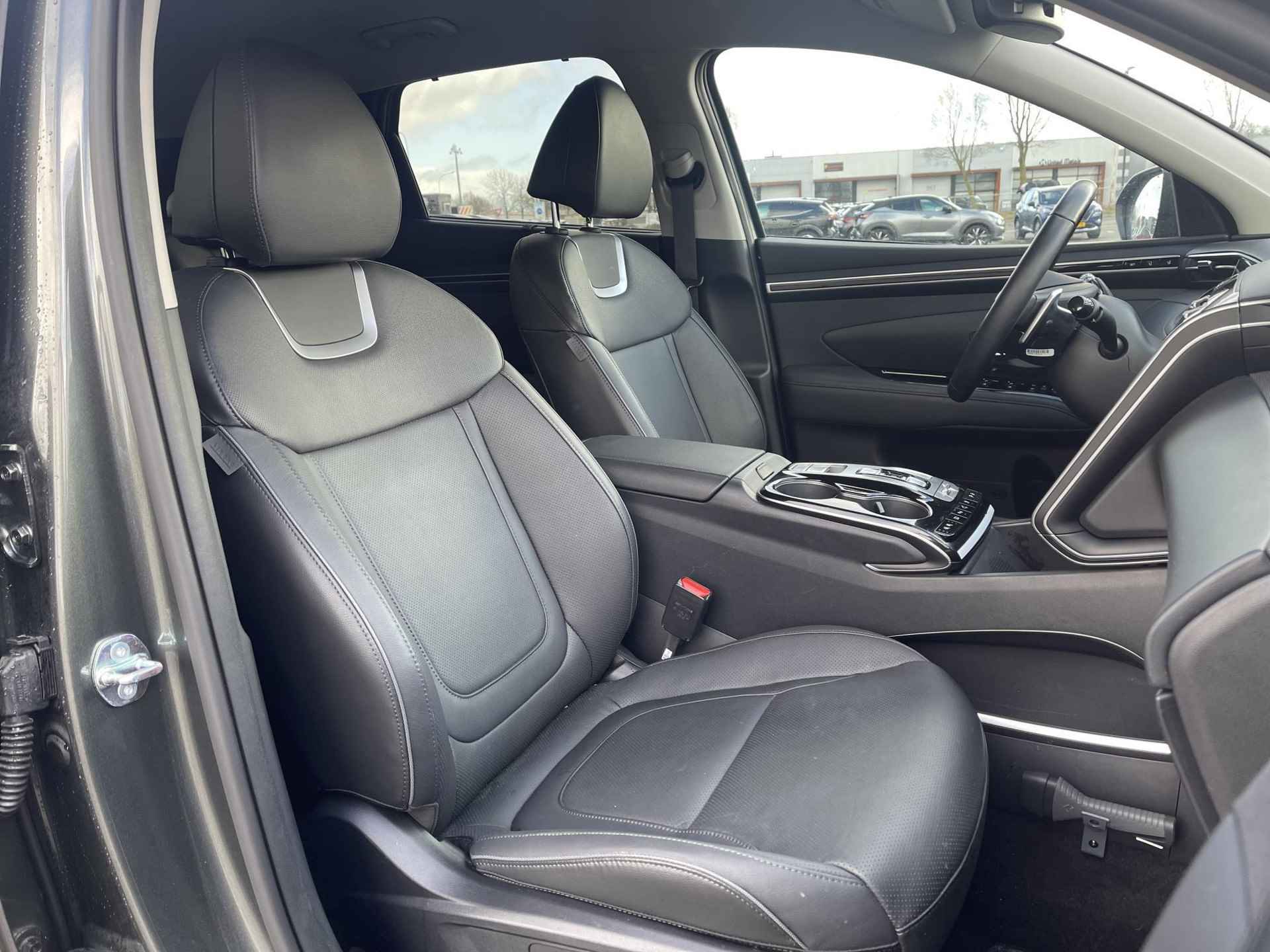 Hyundai Tucson 1.6 T-GDI HEV Premium | Vol-Leder | Digitaal Instrumentenpaneel | Adapt. Cruise Control | Apple Carplay/Android Auto | Stoelverwarming | Dodehoek Detectie | 360° Camera | Rijklaarprijs! - 11/30
