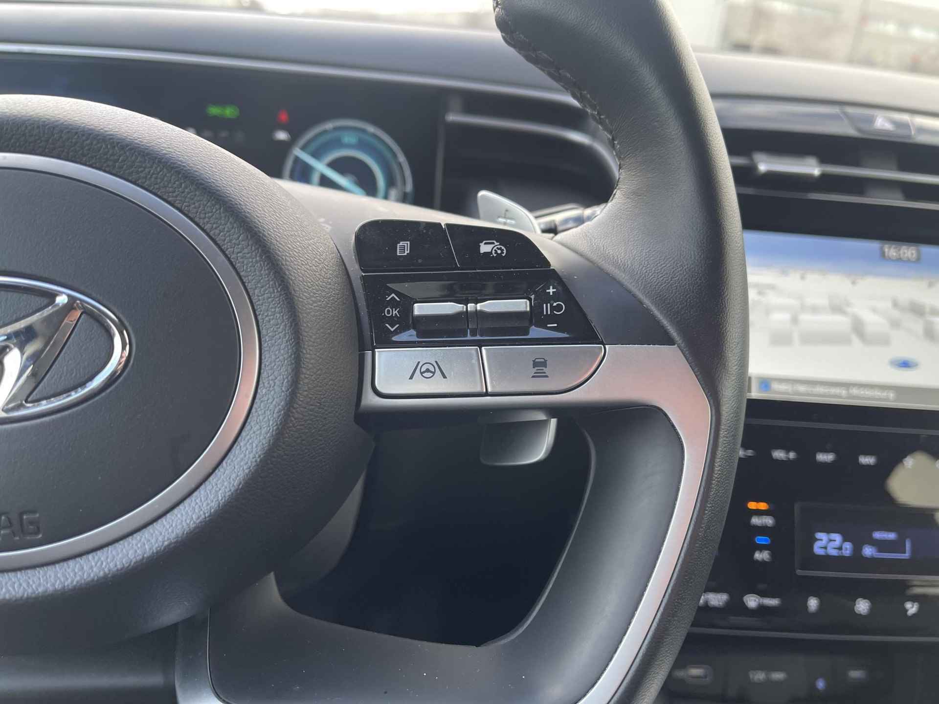 Hyundai Tucson 1.6 T-GDI HEV Premium | Vol-Leder | Digitaal Instrumentenpaneel | Adapt. Cruise Control | Apple Carplay/Android Auto | Stoelverwarming | Dodehoek Detectie | 360° Camera | Rijklaarprijs! - 15/30