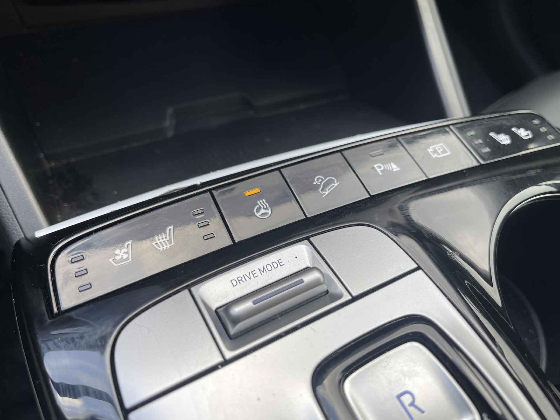 Hyundai Tucson 1.6 T-GDI HEV Premium | Vol-Leder | Digitaal Instrumentenpaneel | Adapt. Cruise Control | Apple Carplay/Android Auto | Stoelverwarming | Dodehoek Detectie | 360° Camera | Rijklaarprijs! - 22/30