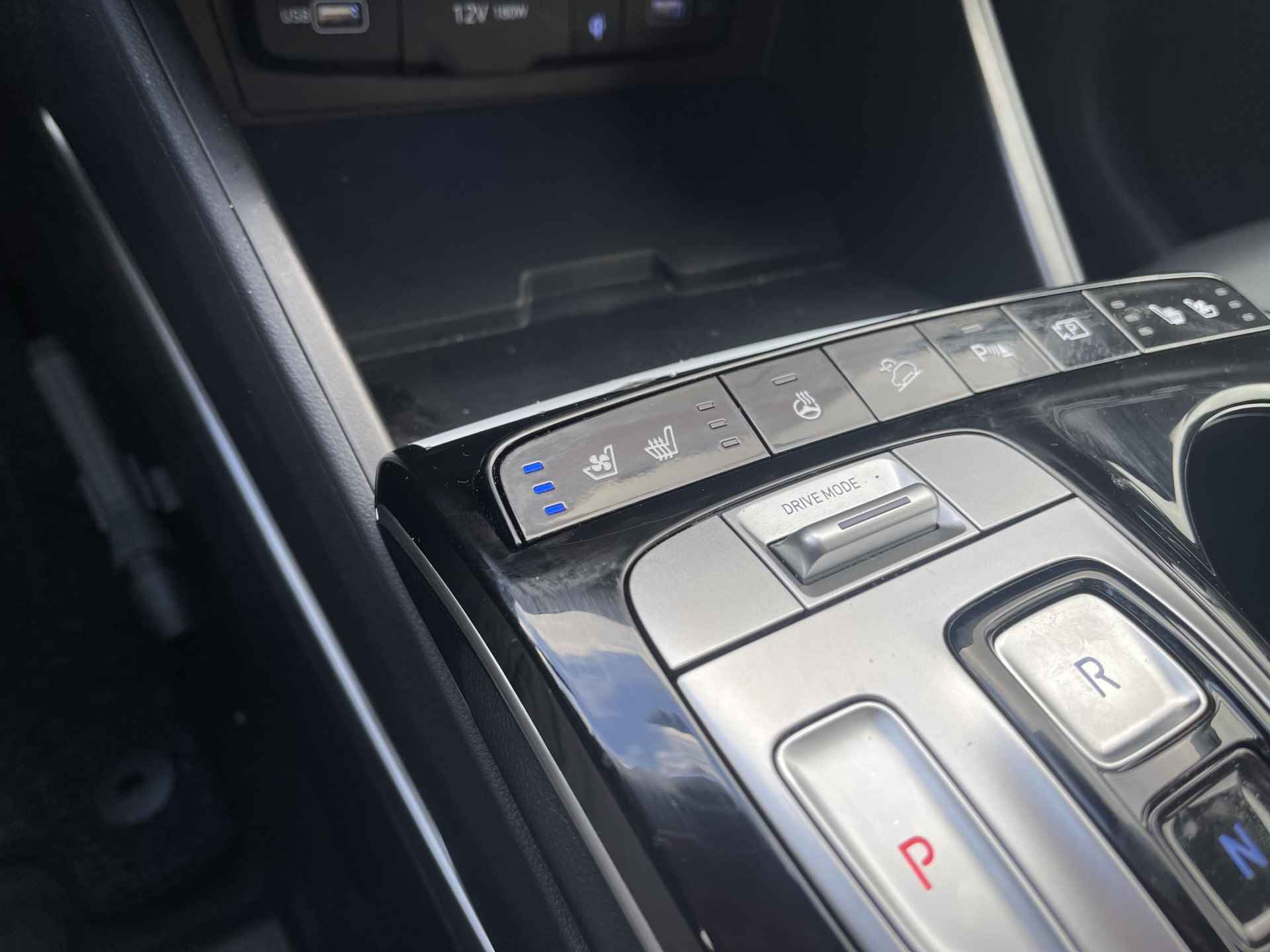 Hyundai Tucson 1.6 T-GDI HEV Premium | Vol-Leder | Digitaal Instrumentenpaneel | Adapt. Cruise Control | Apple Carplay/Android Auto | Stoelverwarming | Dodehoek Detectie | 360° Camera | Rijklaarprijs! - 26/30