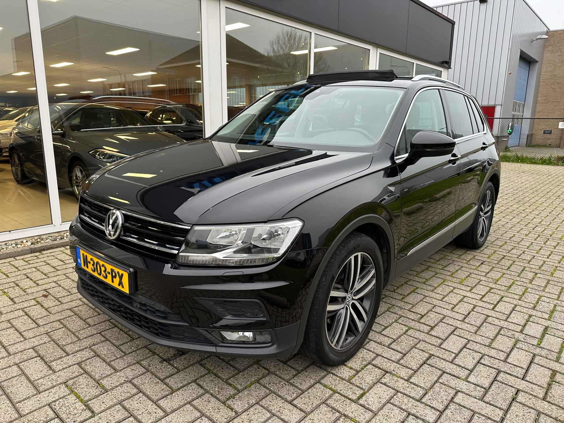 Volkswagen Tiguan 1.5 TSI ACT Comfortline Panorama | Navi | APP - 3/37